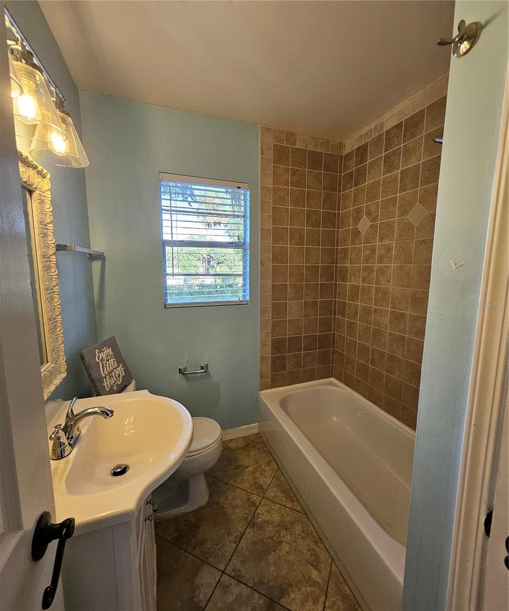Single Family Residence at 7237 HILLCREST ST, LEESBURG, photo 19 of 25
