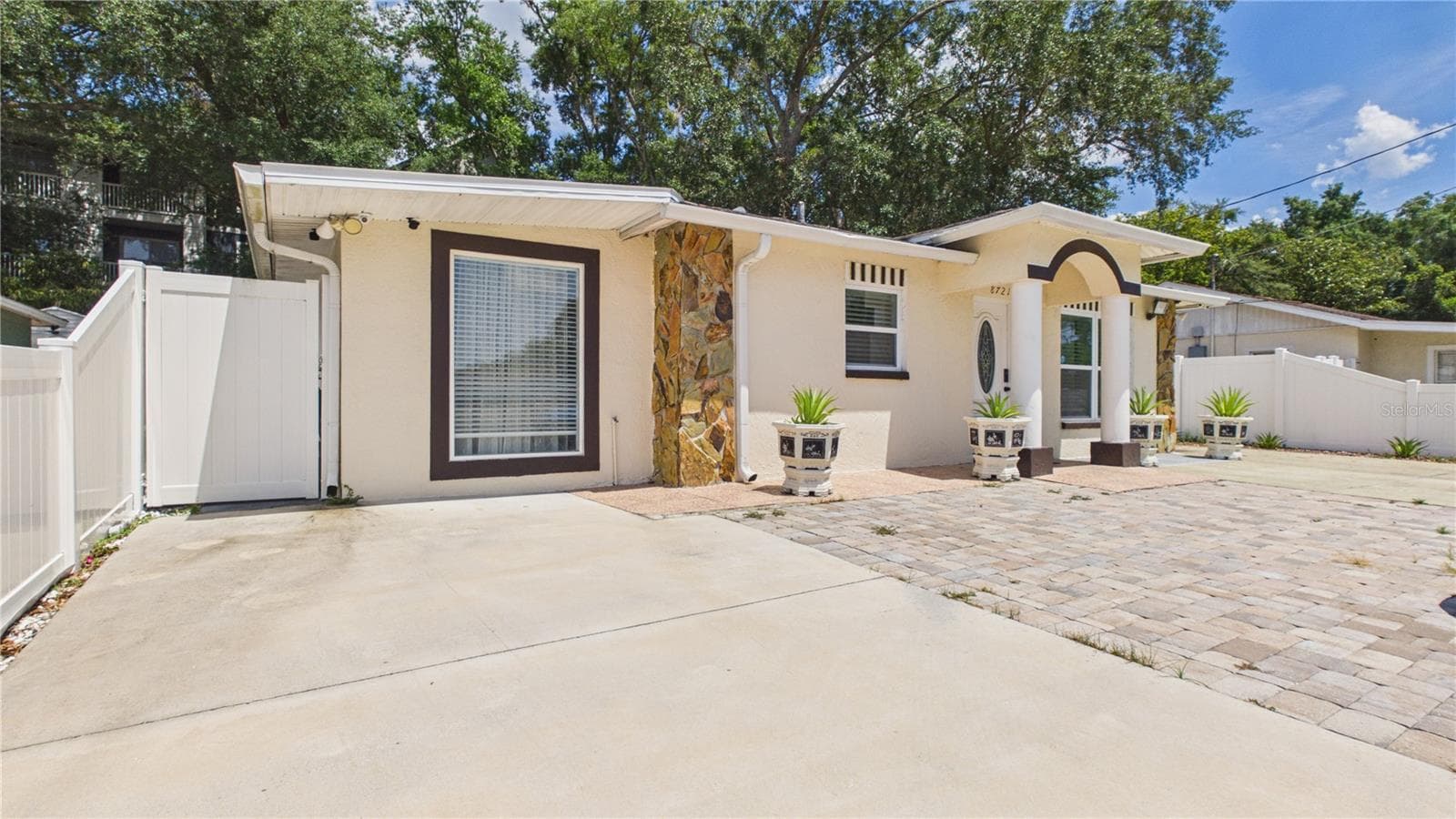 Single Family Residence at 8721 N ORANGEVIEW AVE, TAMPA, photo 6 of 47