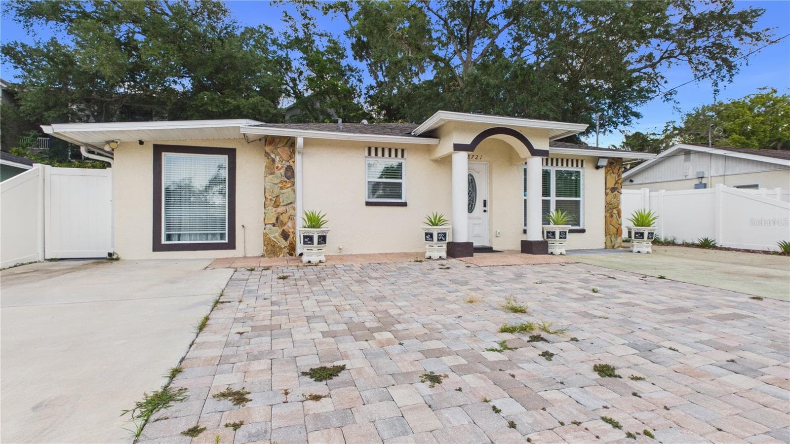 Single Family Residence at 8721 N ORANGEVIEW AVE, TAMPA, photo 8 of 47