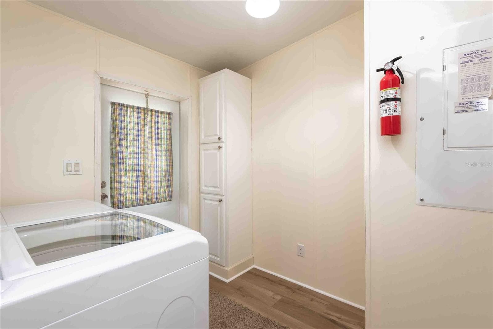 Room for a folding table and door leads to the back porch deck. - 14221 HURRICANE DR, WEEKI WACHEE