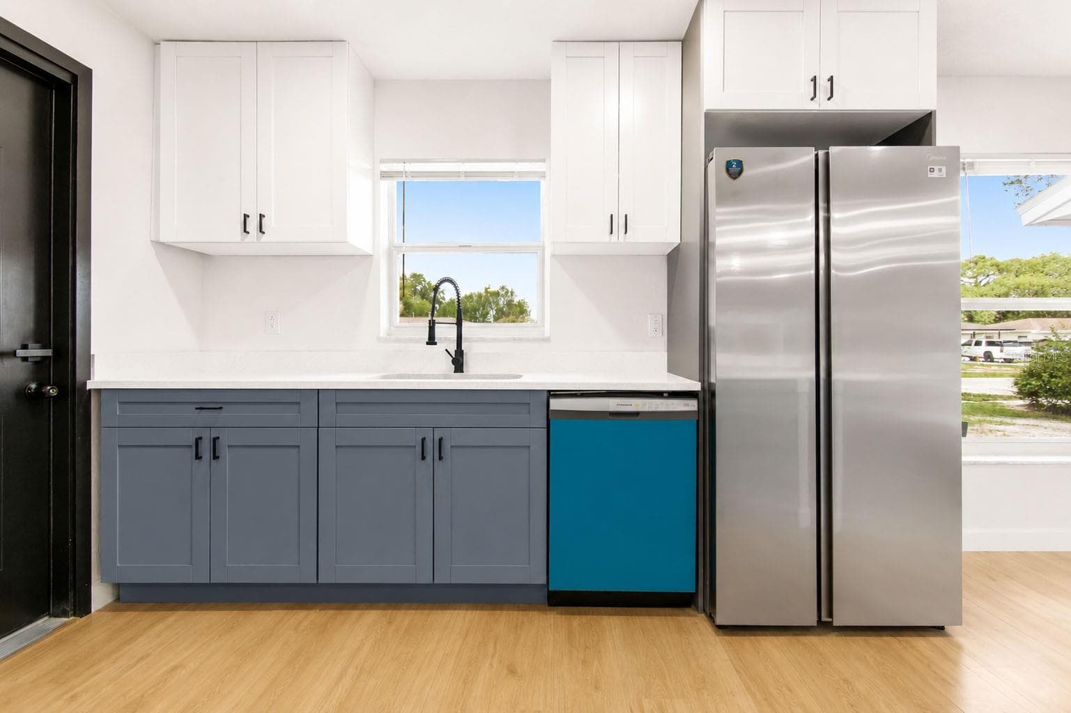Stainless steel appliances - 7162 CAMBRIDGE ST, SPRING HILL