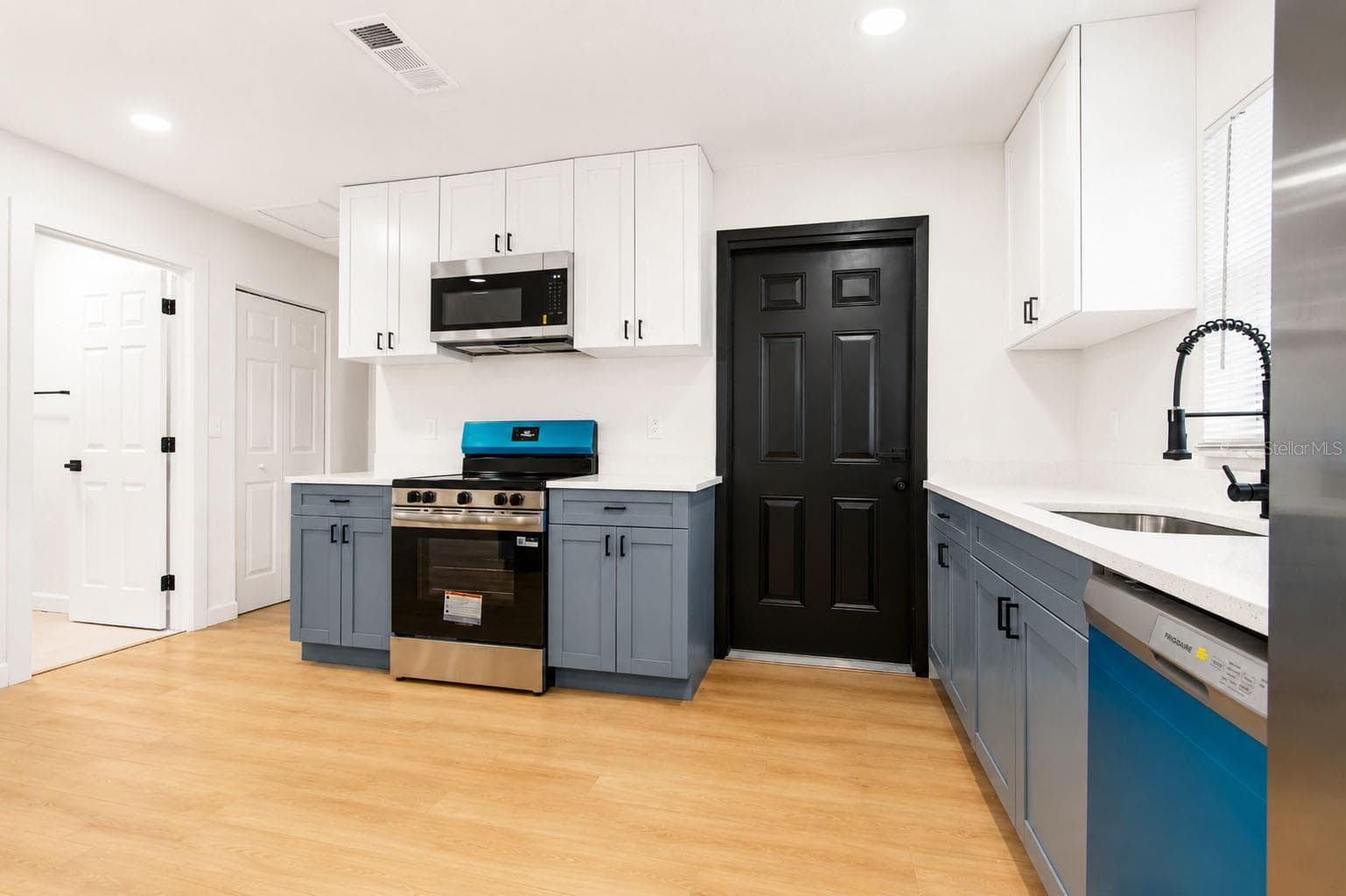 Fully renovated kitchen - 7162 CAMBRIDGE ST, SPRING HILL