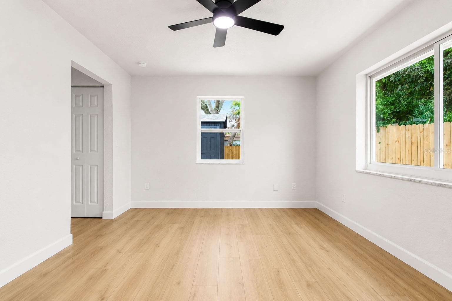 Spacious bedroom with natural light - 7162 CAMBRIDGE ST, SPRING HILL