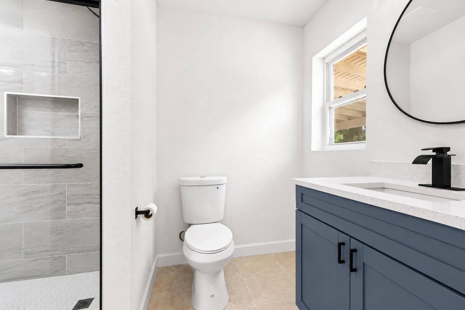Updated bathroom with modern finishes - 7162 CAMBRIDGE ST, SPRING HILL
