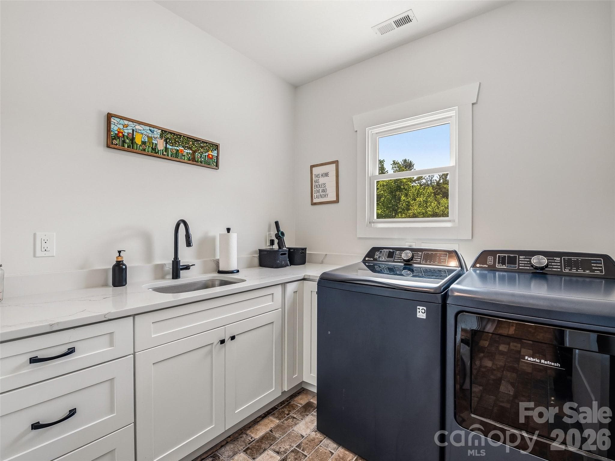 Single Family Residence at 158 Trellem Trail, Hendersonville, photo 23 of 48
