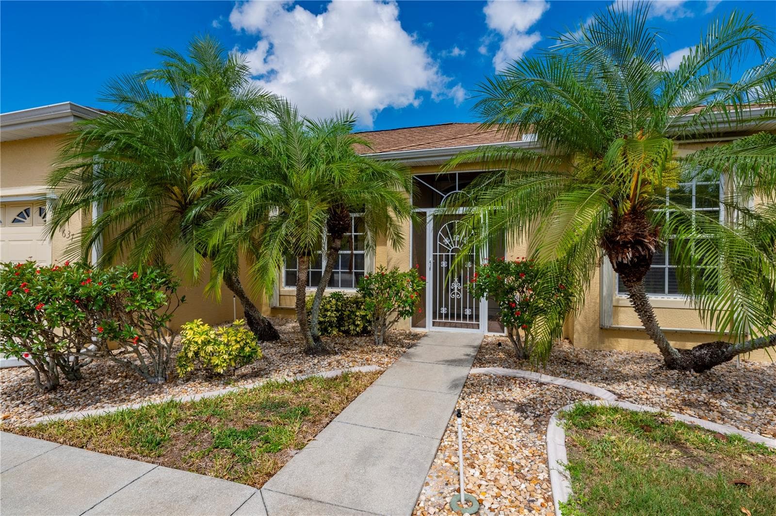 Screened and tiled front entry - 1637 PALACE CT, PORT CHARLOTTE