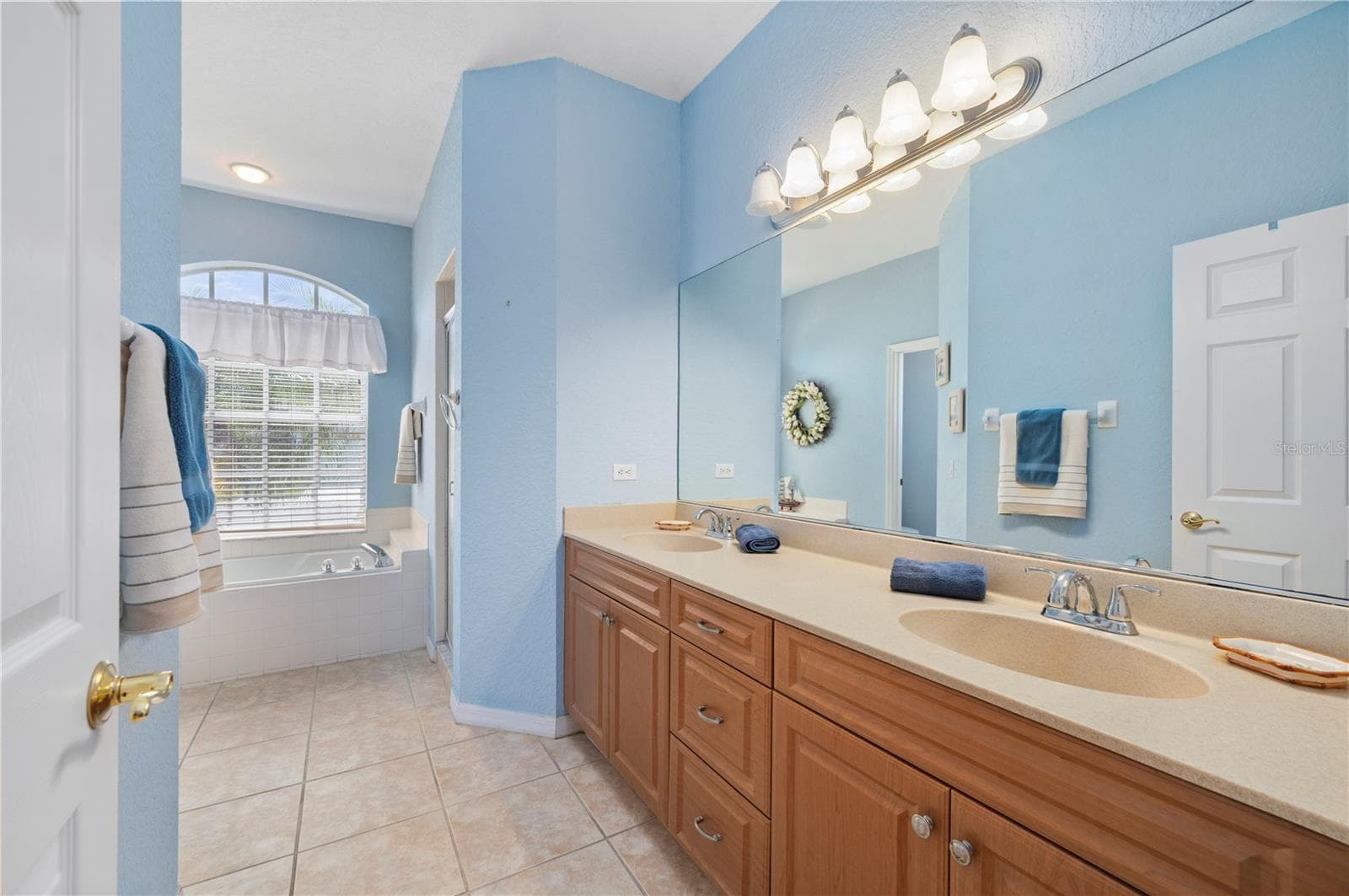 Primary bath, corian molded dual sinks - 1637 PALACE CT, PORT CHARLOTTE