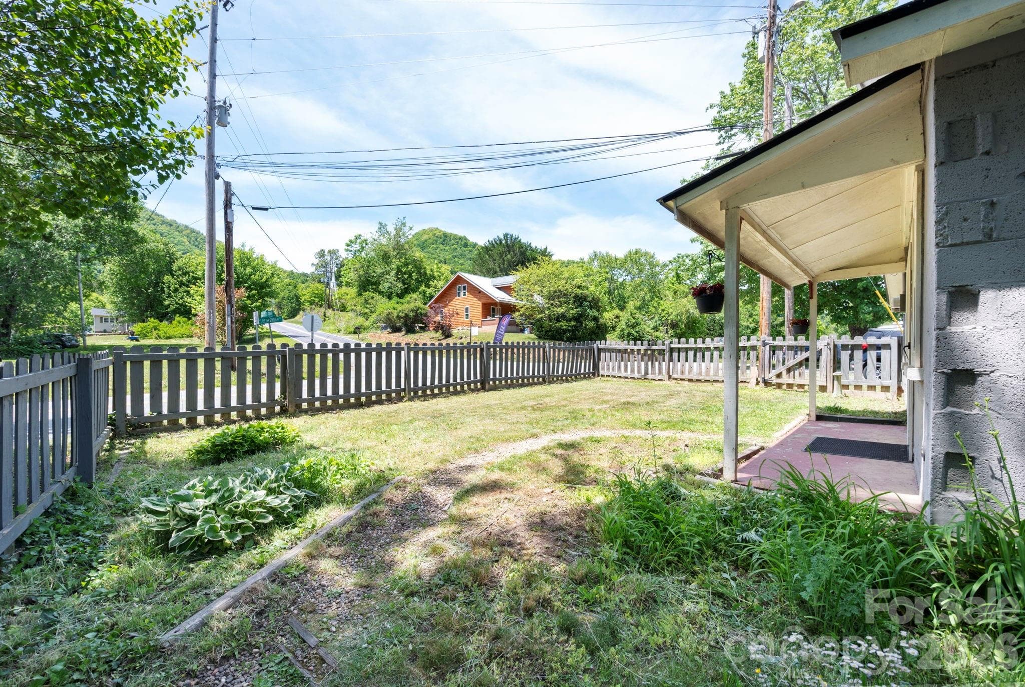 Fenced Front Yard with Level Entrance - Canton