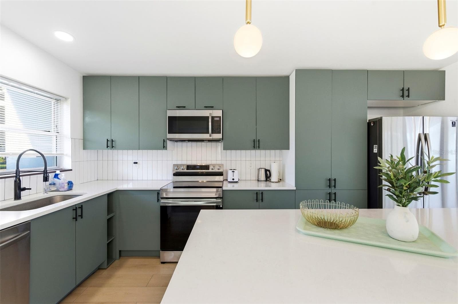 Single Family Residence at 6350 HAMPTON DRIVE N, ST PETERSBURG, photo 10 of 63