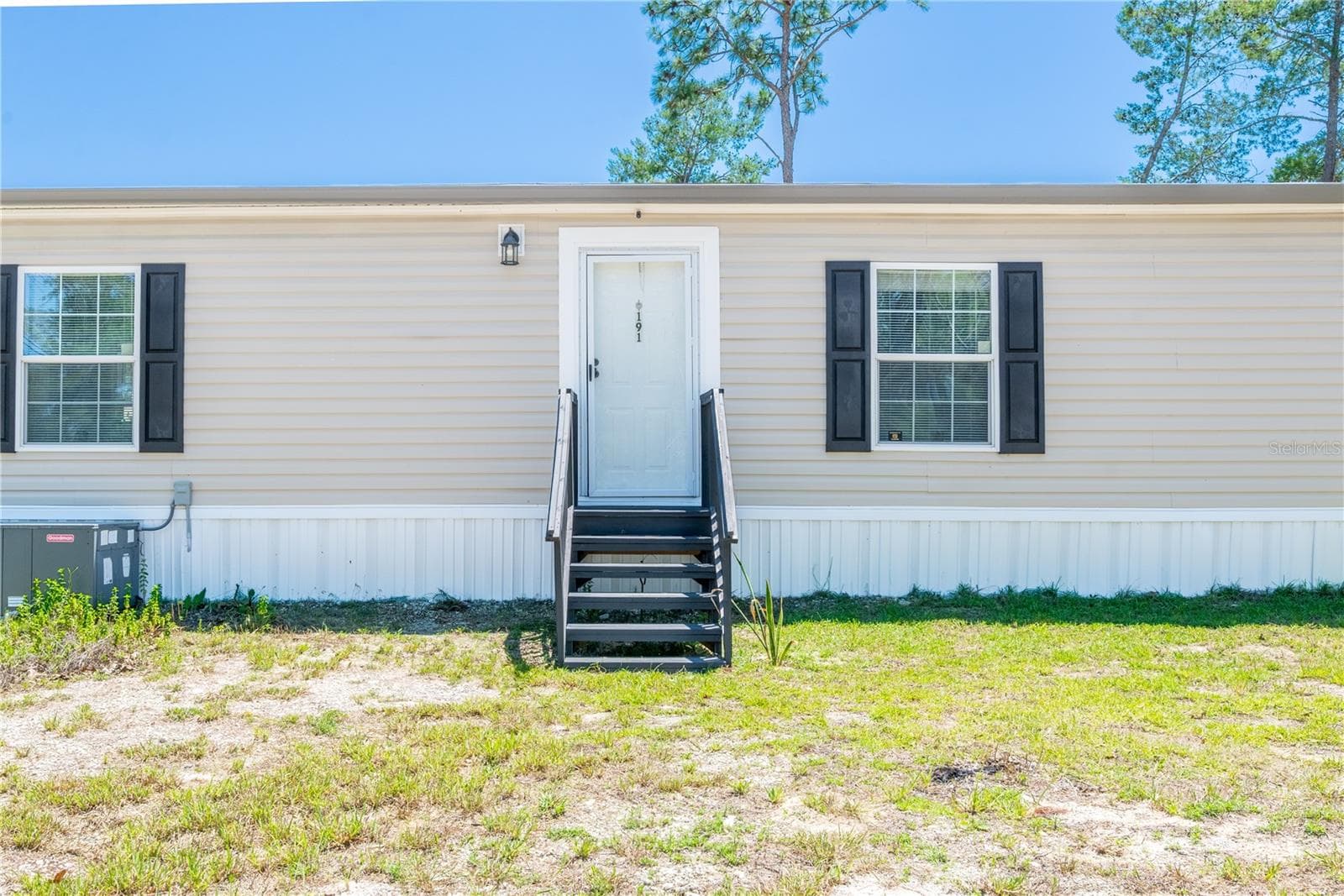 Manufactured Home at 191 NE 136TH CT, WILLISTON, photo 4 of 33