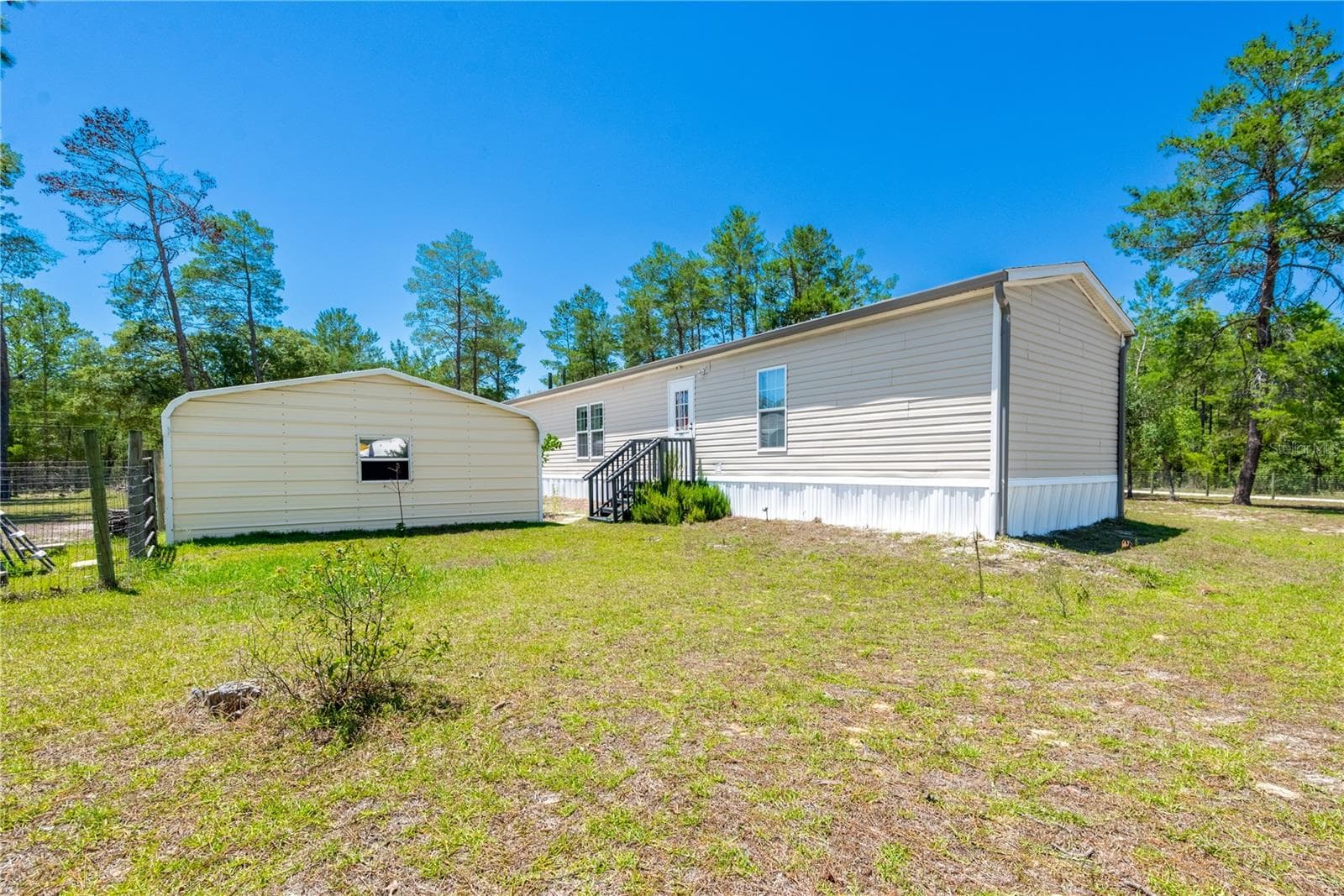 Manufactured Home at 191 NE 136TH CT, WILLISTON, photo 5 of 33