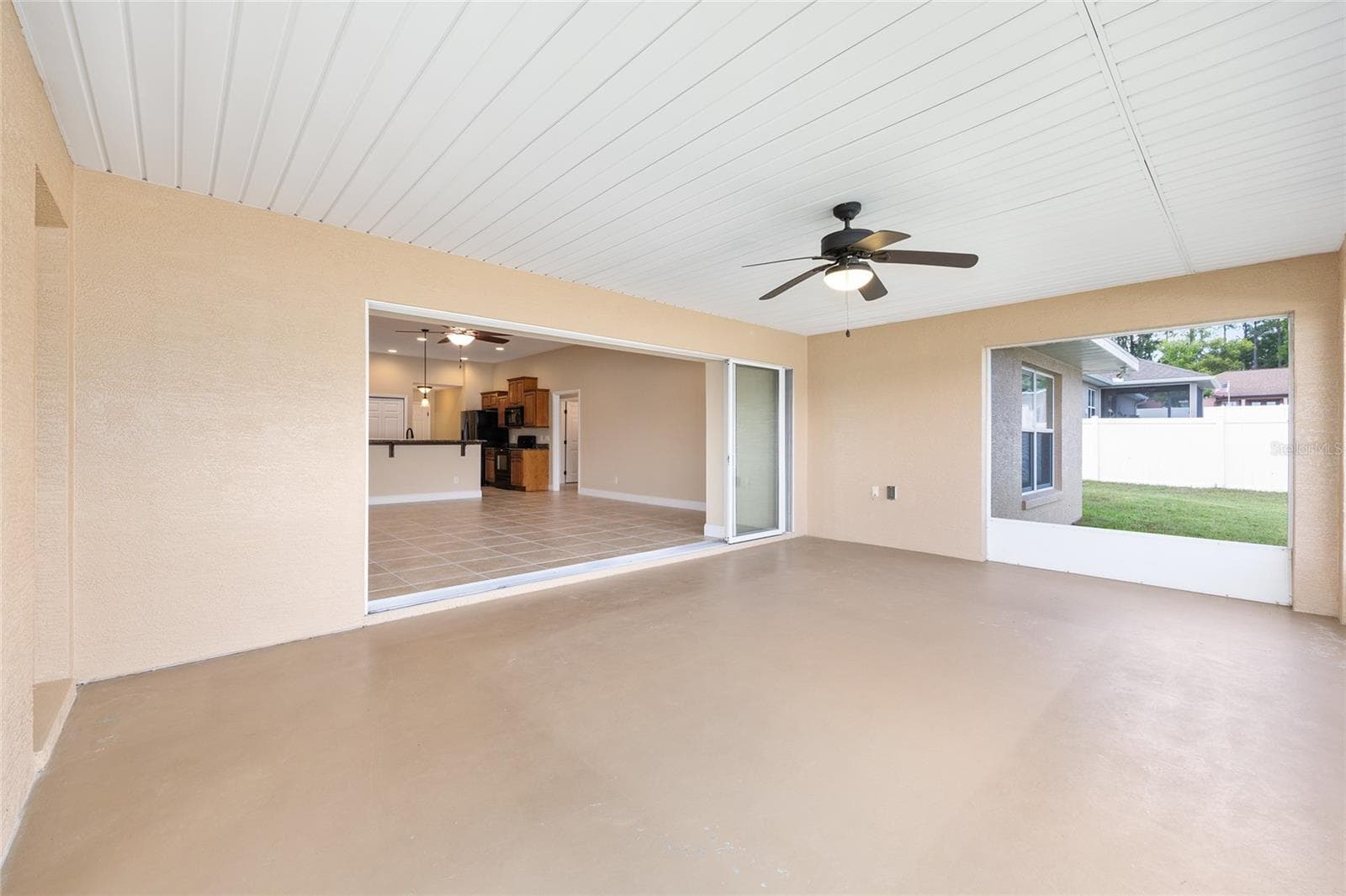and for entertaining - 915 SE 69TH AVE, OCALA