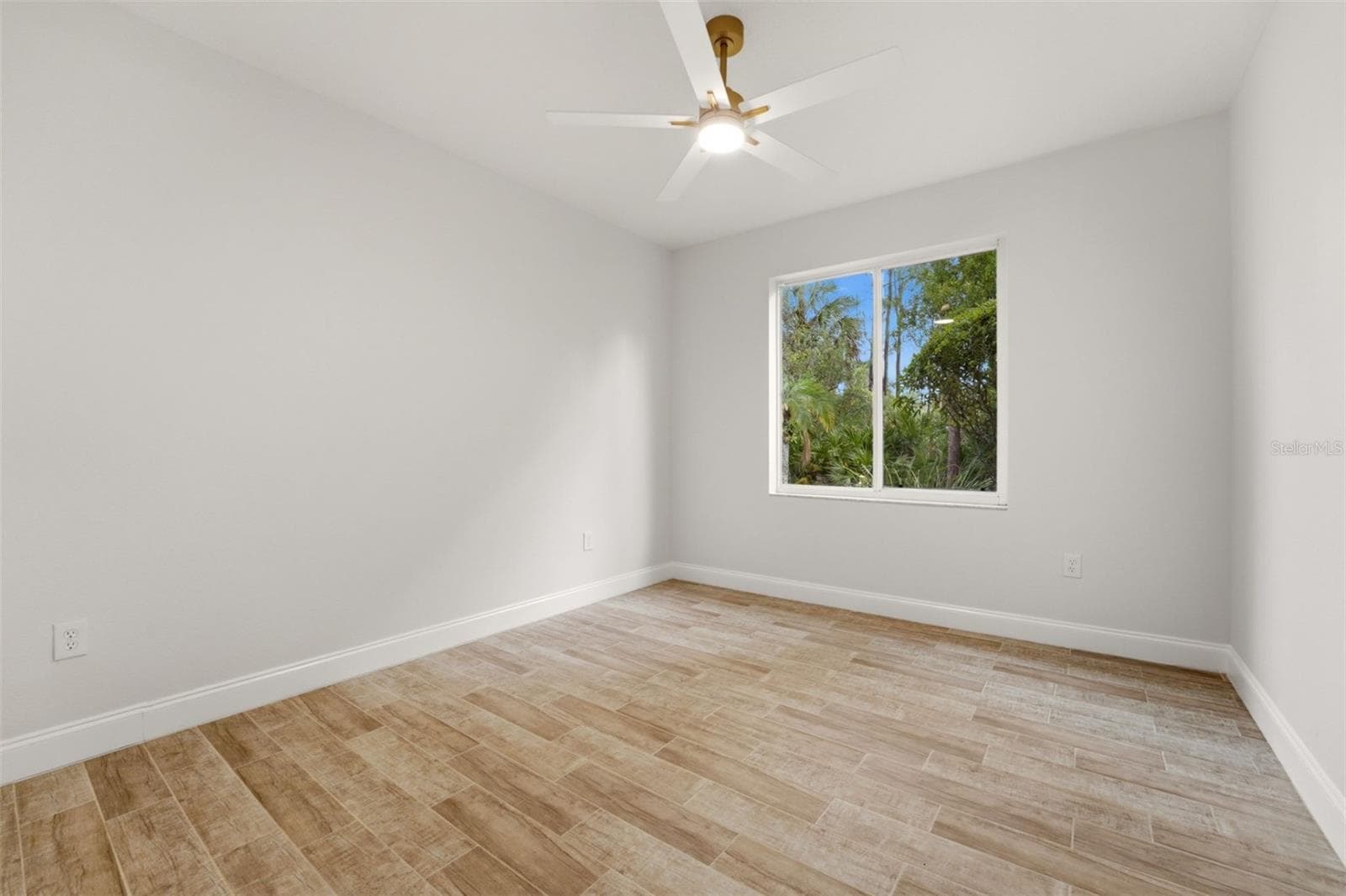 Single Family Residence at 507 CHEVAL DR, VENICE, photo 18 of 24