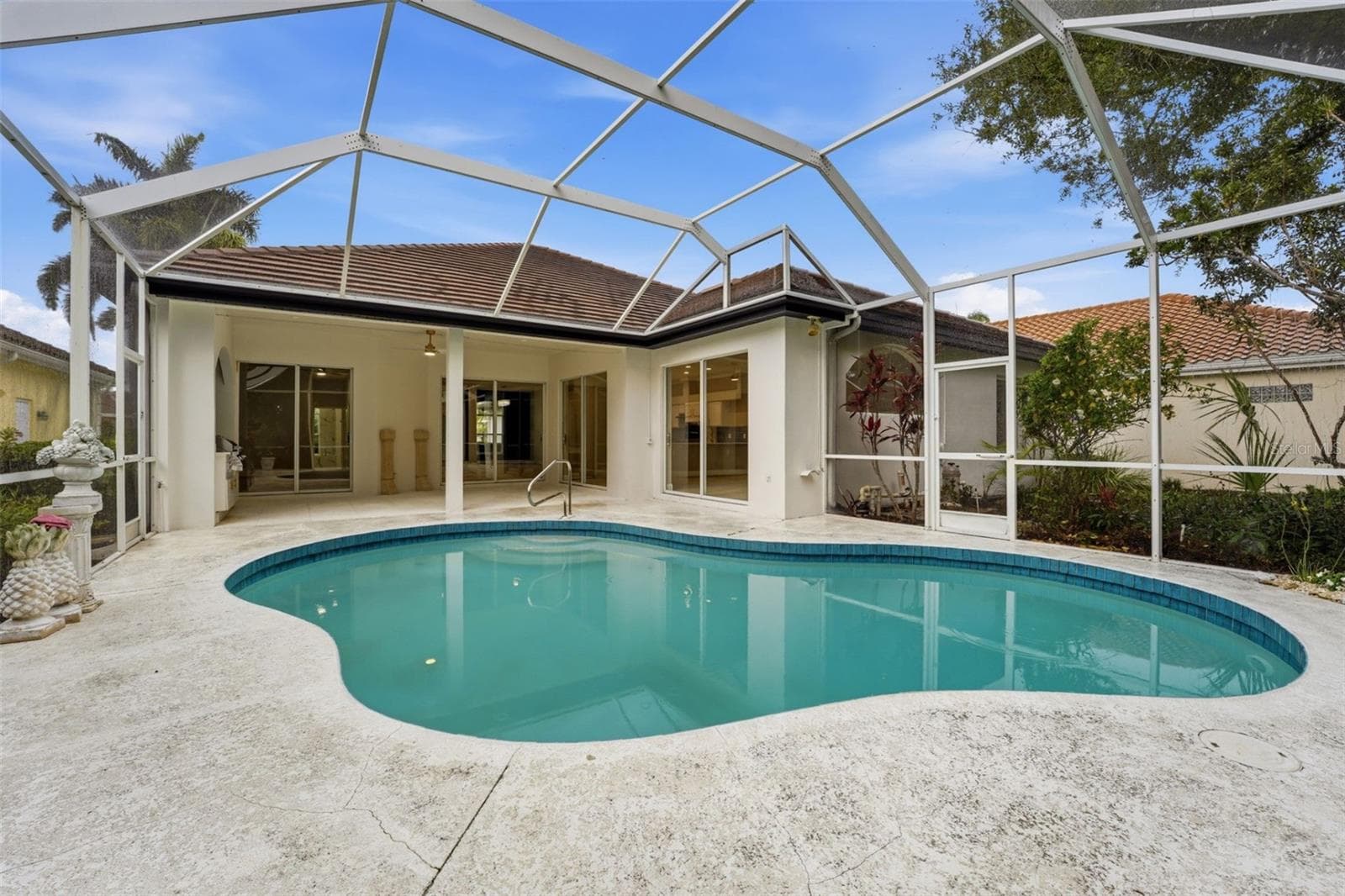 Single Family Residence at 507 CHEVAL DR, VENICE, photo 20 of 24