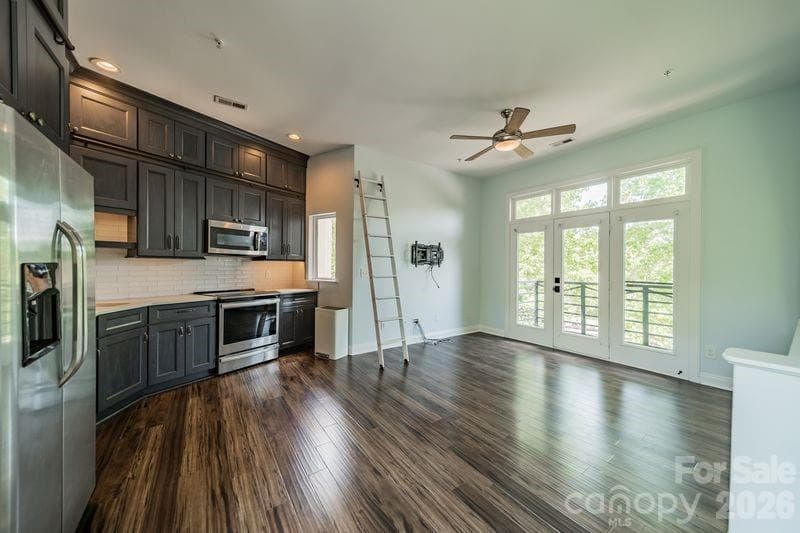 Condominium at Charlotte, photo 2 of 26