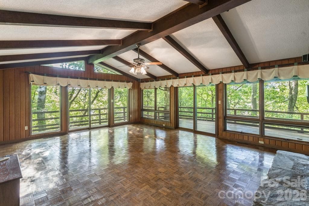 Single Family Residence at 1126 Scenic Circle, Waynesville, photo 5 of 40