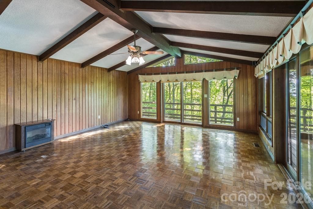 Single Family Residence at 1126 Scenic Circle, Waynesville, photo 6 of 40