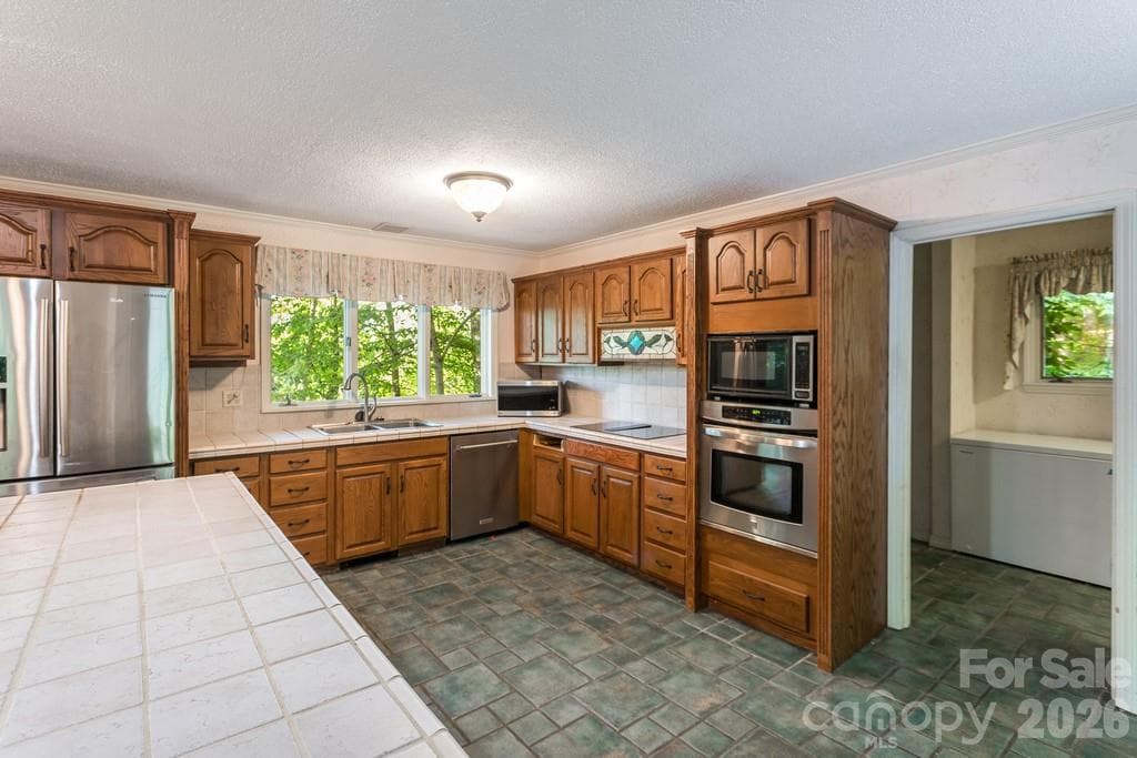 Single Family Residence at 1126 Scenic Circle, Waynesville, photo 10 of 40