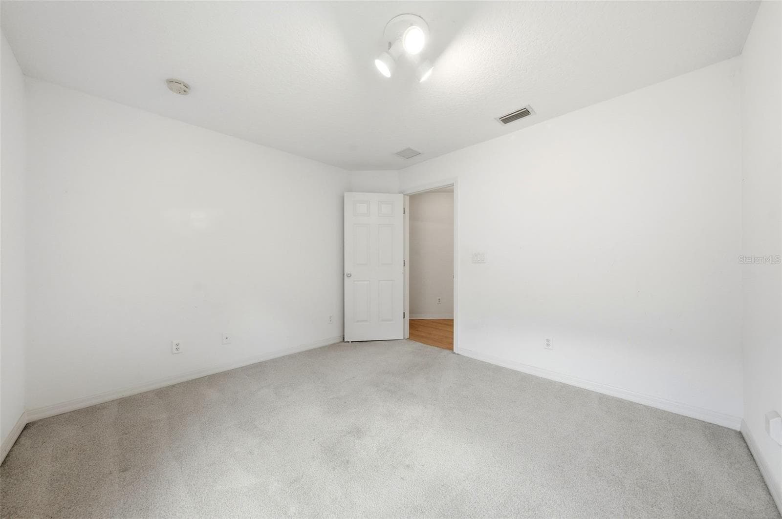 Guest Bedroom - 4962 RAINBOW TROUT RD, TAVARES