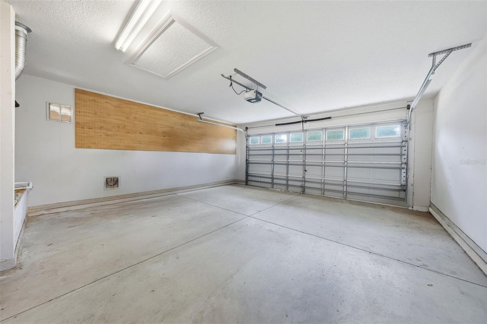 Garage - 4962 RAINBOW TROUT RD, TAVARES