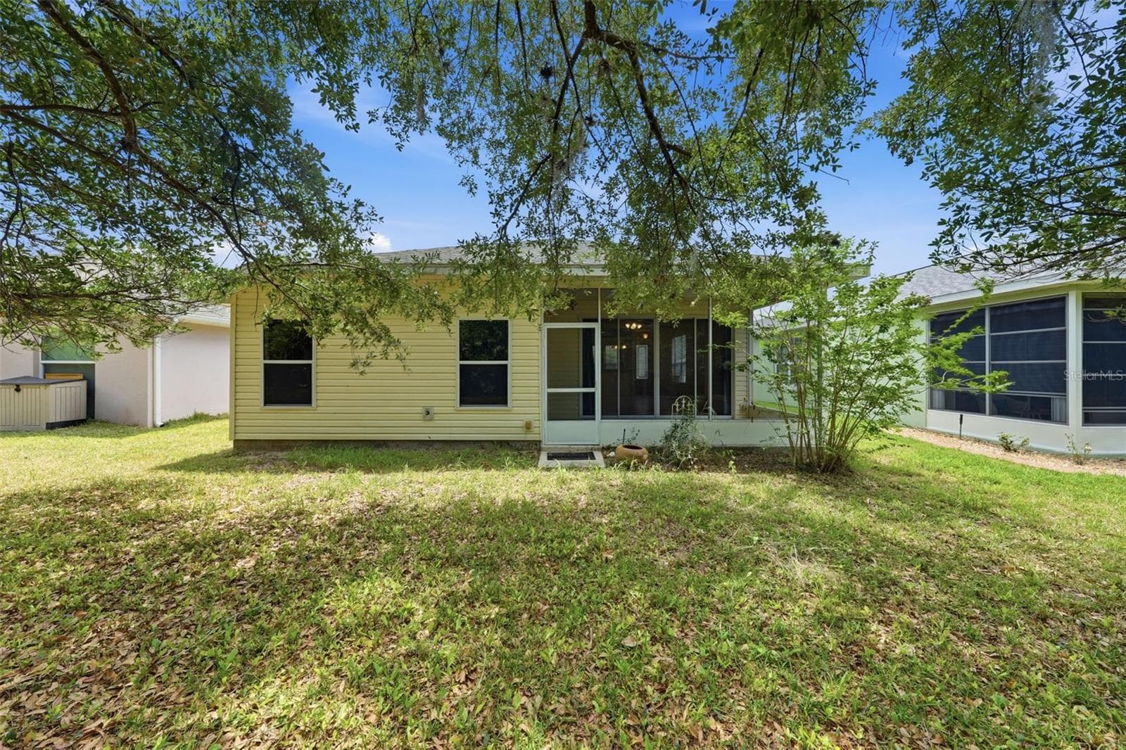 Back of Home - 4962 RAINBOW TROUT RD, TAVARES