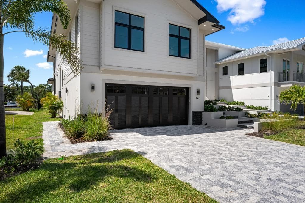 Single Family Residence at 527 VENICE LN, SARASOTA, photo 2 of 100