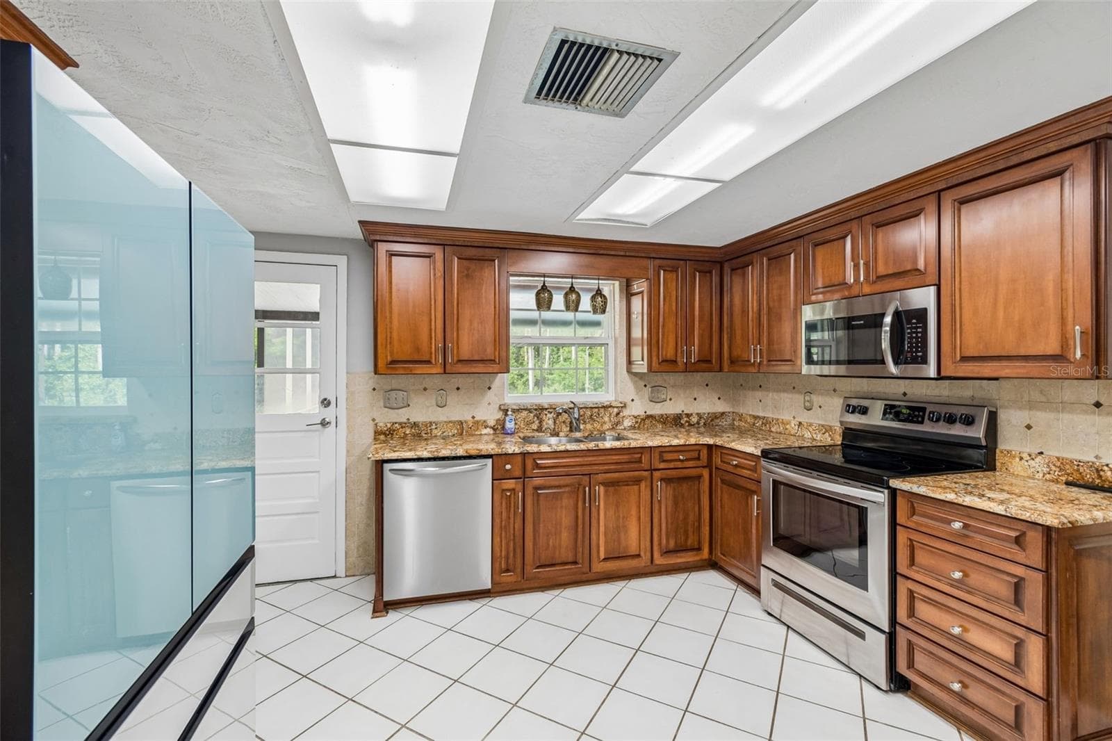 Single Family Residence at 7635 TANGLEWOOD DR, NEW PORT RICHEY, photo 6 of 29