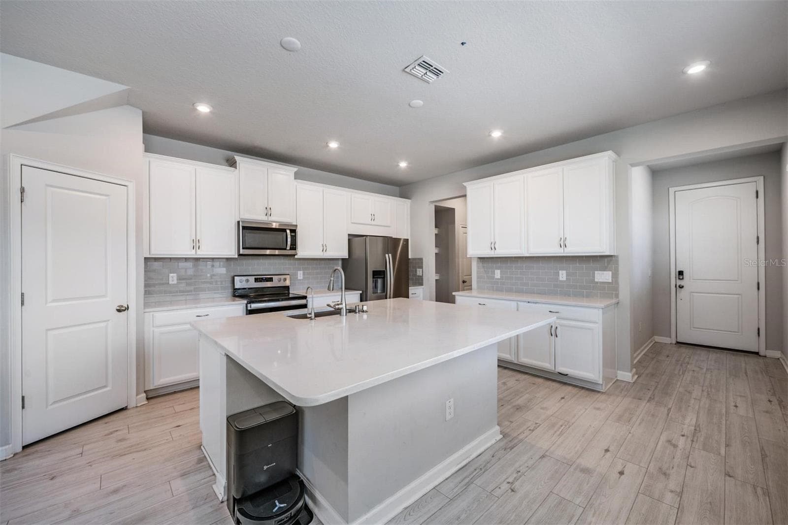 Townhouse at 19153 ELSIMONT ISLE, LUTZ, photo 8 of 47