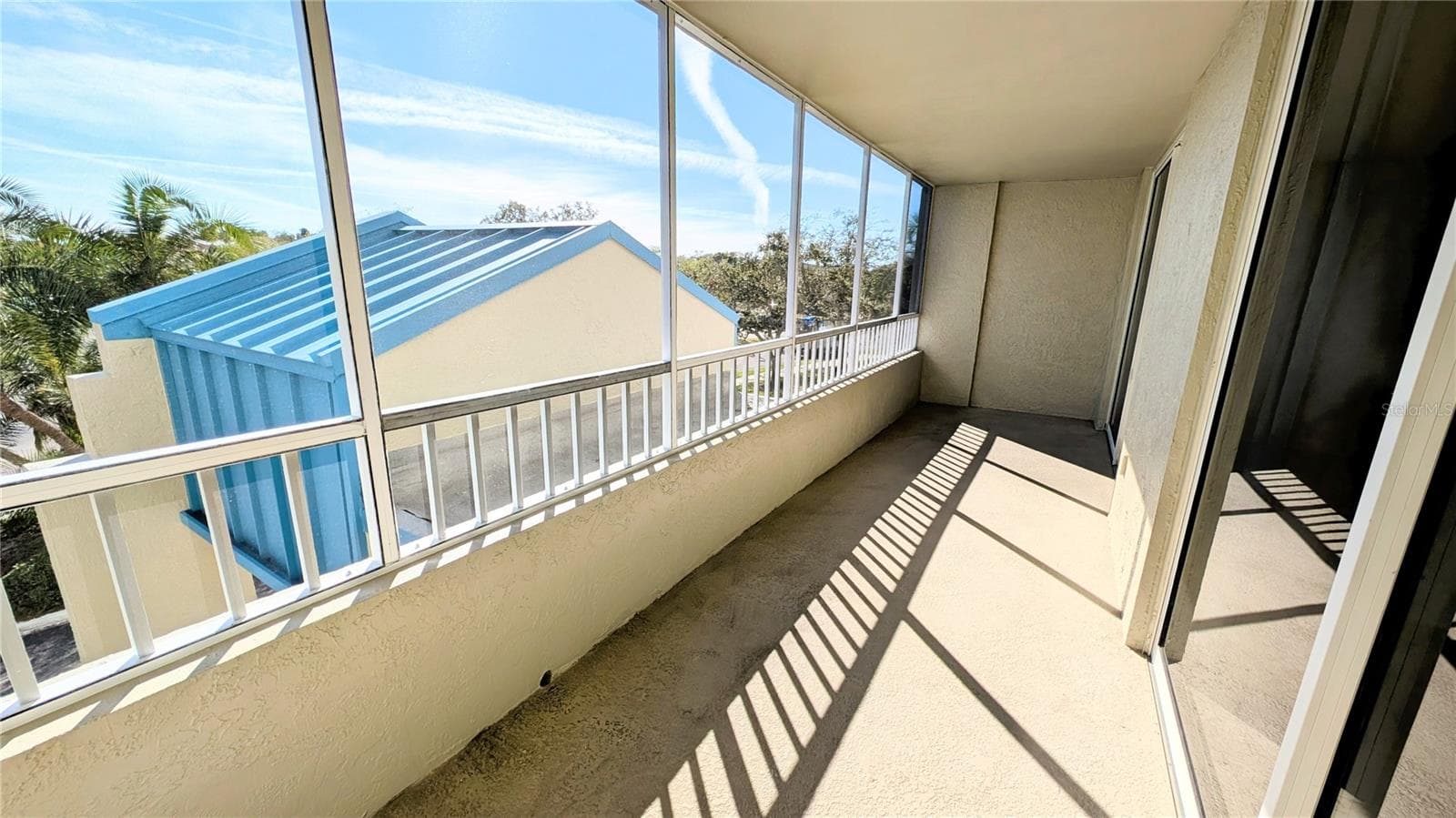 Private, screened balcony - 2333 FEATHER SOUND DR #A208, CLEARWATER