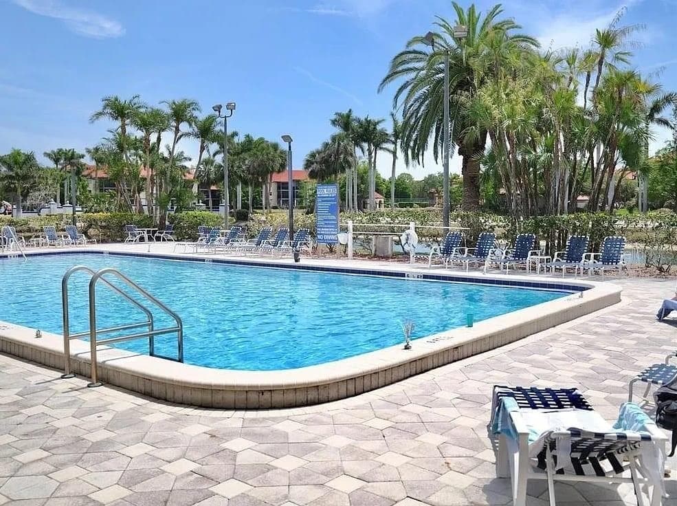 Sparklyng, heated swiming pool - 2333 FEATHER SOUND DR #A208, CLEARWATER