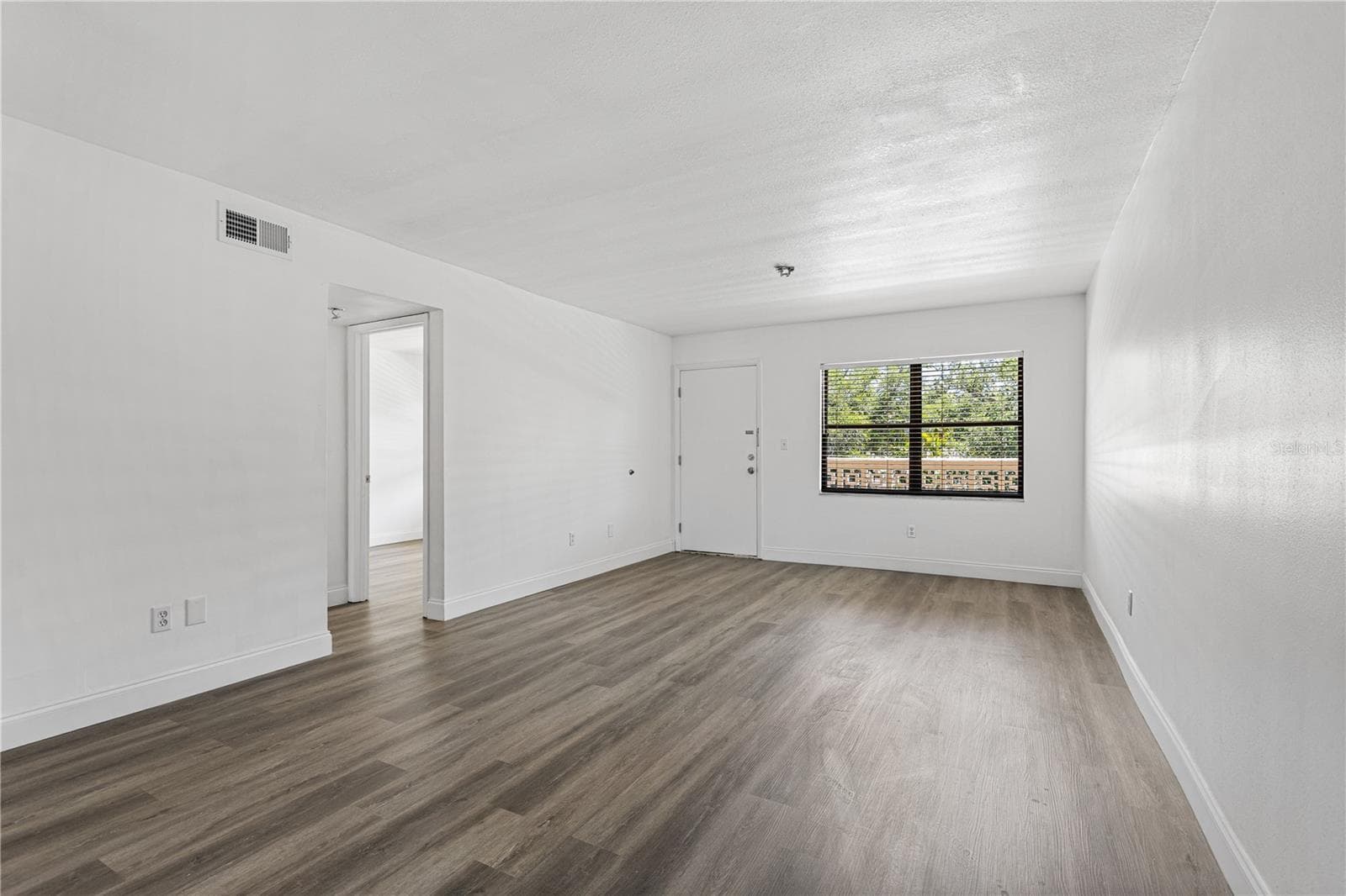 Condominium at 5080 LOCUST ST NE #322, ST PETERSBURG, photo 5 of 28