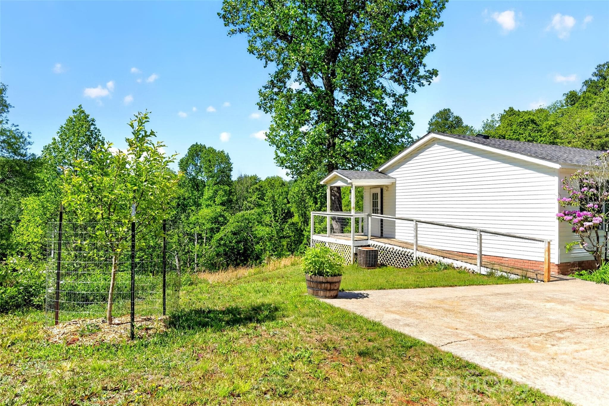 Single Family Residence at 298 Wolf Crossing, Bakersville, photo 7 of 48