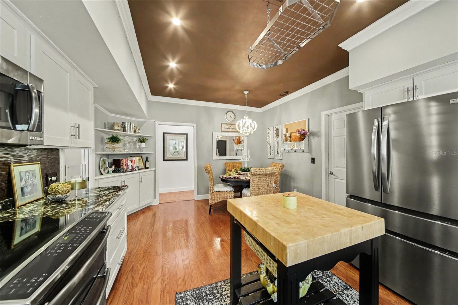 Kitchen, view 2 - 2406 SWEETWATER COUNTRY CLUB DR, APOPKA