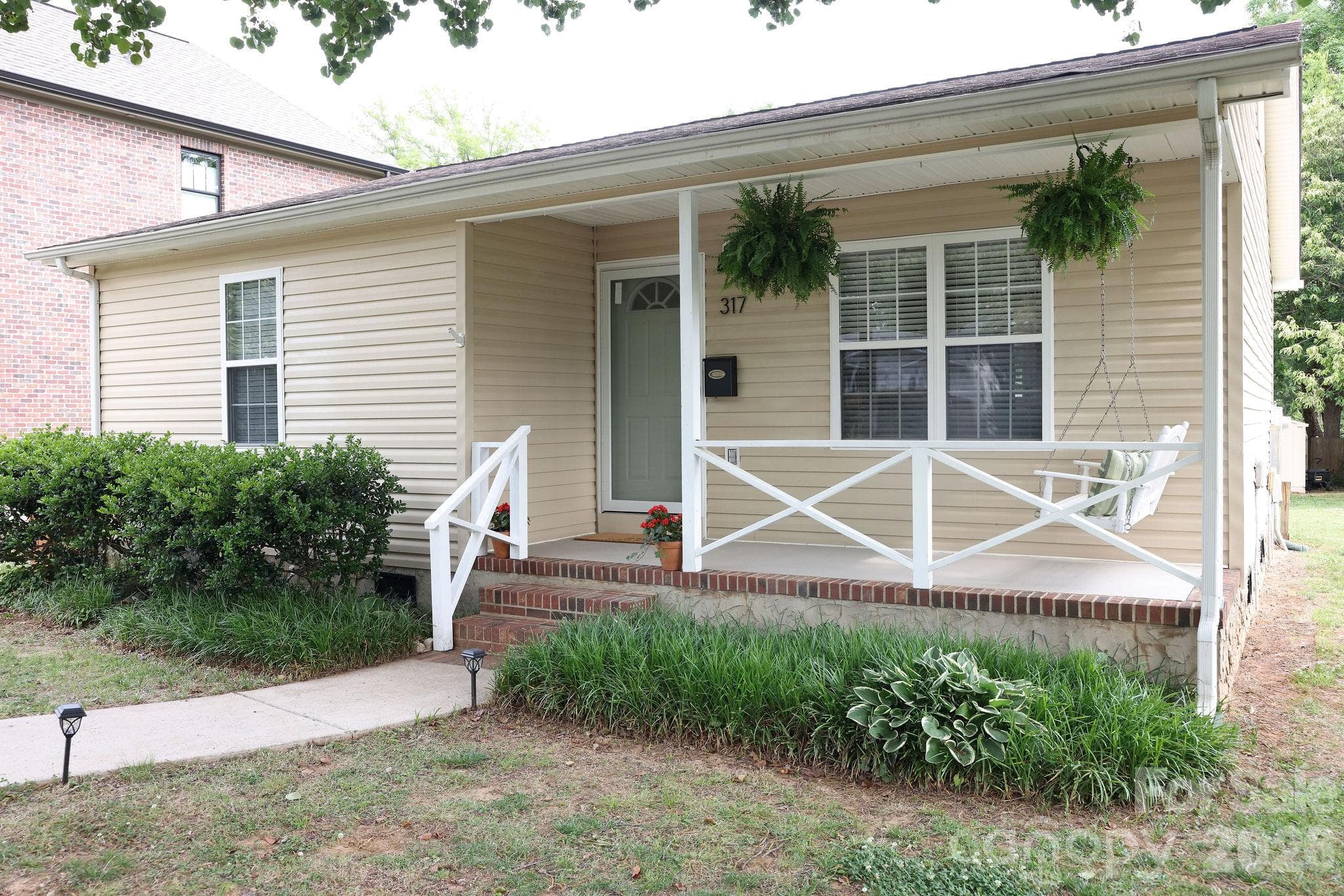 317 Devine Ave - Belmont