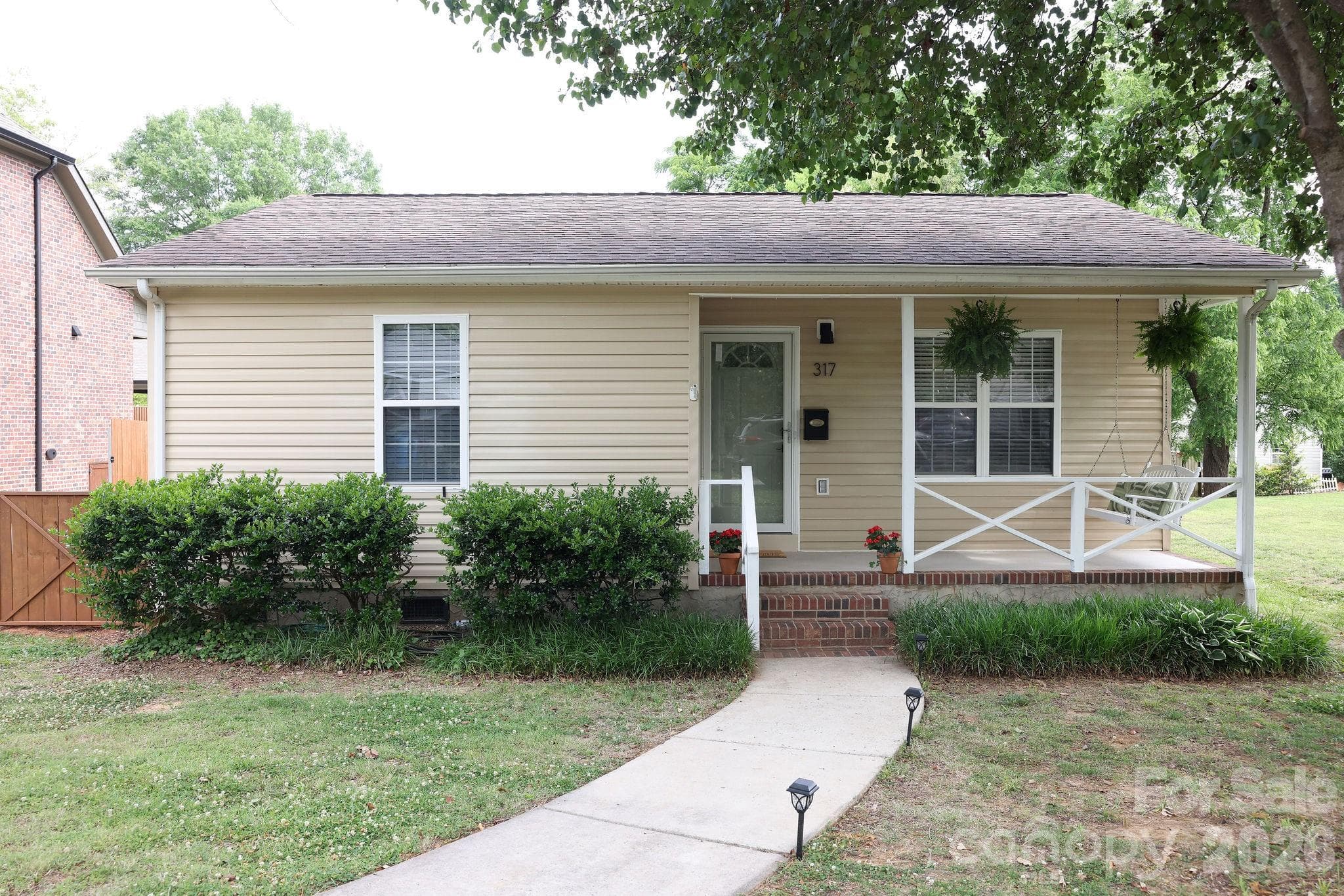 Great location! - Belmont