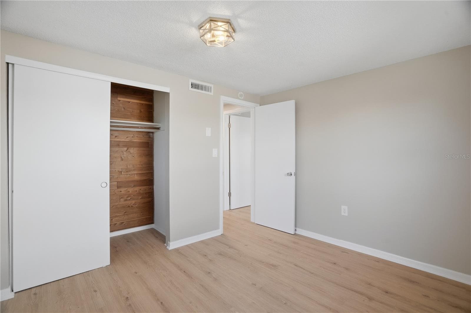 Single Family Residence at 3104 SALISBURY DR, HOLIDAY, photo 17 of 29