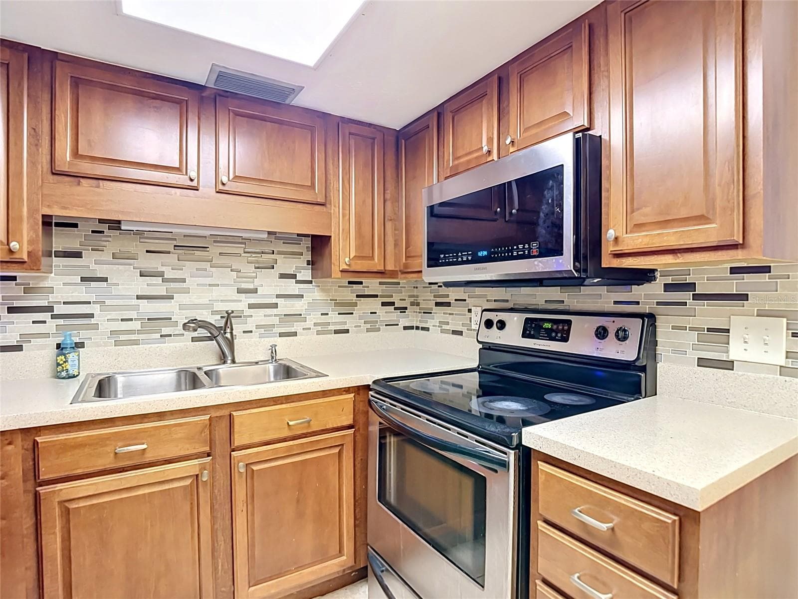 Condominium at 4611 W NORTH B ST #240, TAMPA, photo 12 of 35