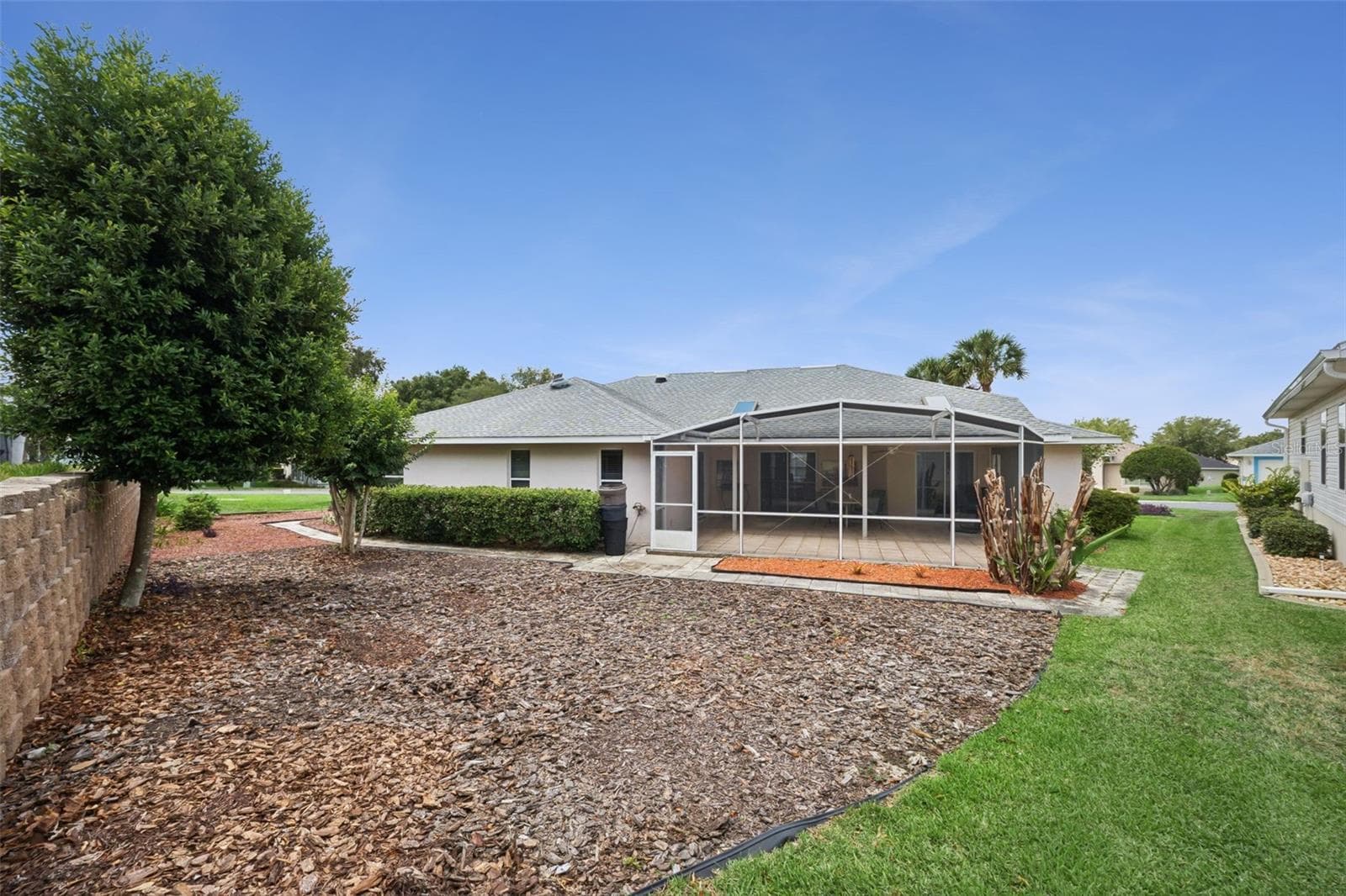 Easy to care for! - 21101 BRAVEHEART DR, LEESBURG