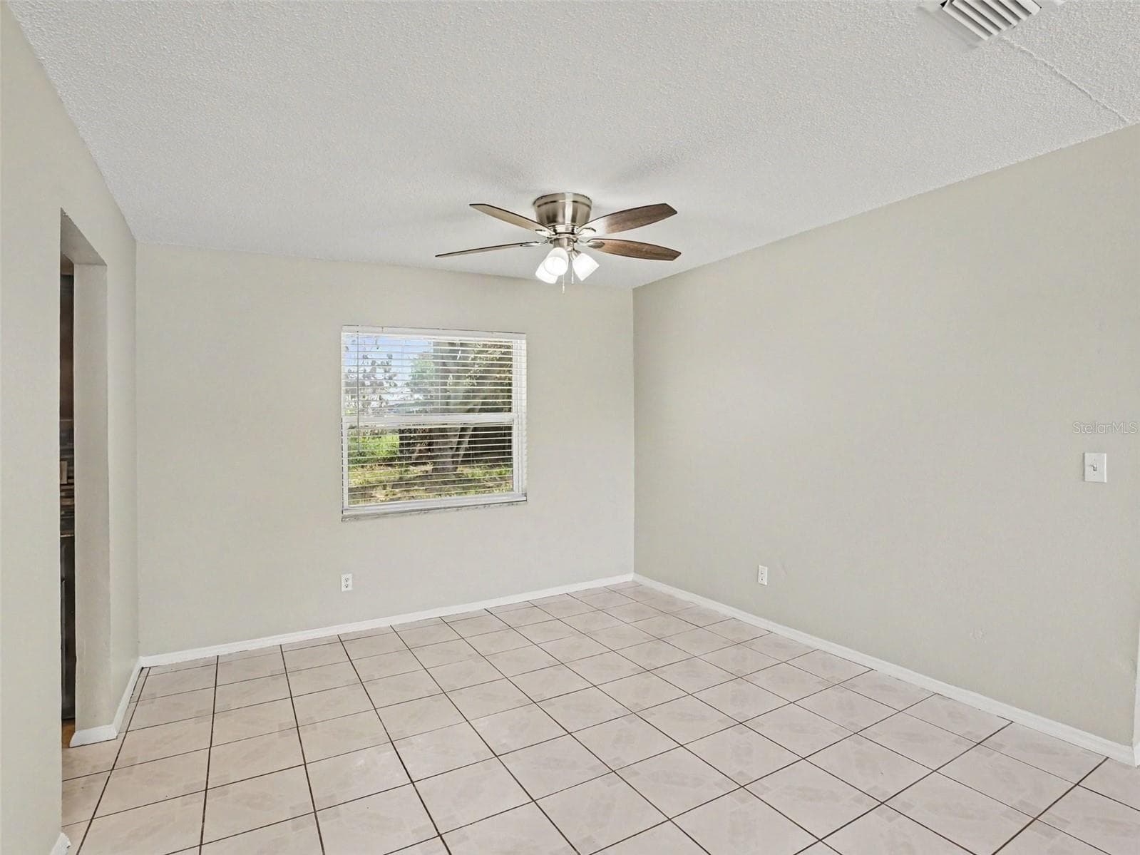 Single Family Residence at 615 THOMAS JEFFERSON WAY, ORLANDO, photo 10 of 21