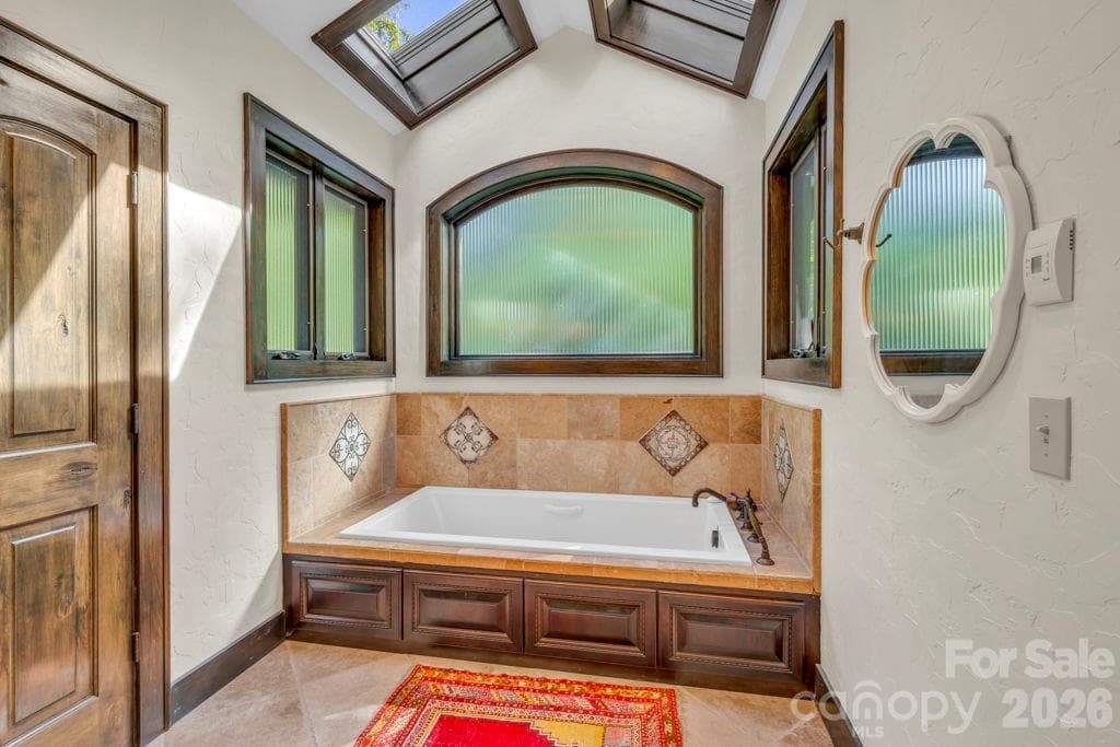 Upper-level 2nd primary suite - 355 Oakley Green None, Boone