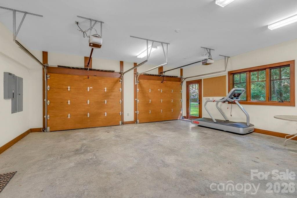 Main-level garage - 355 Oakley Green None, Boone