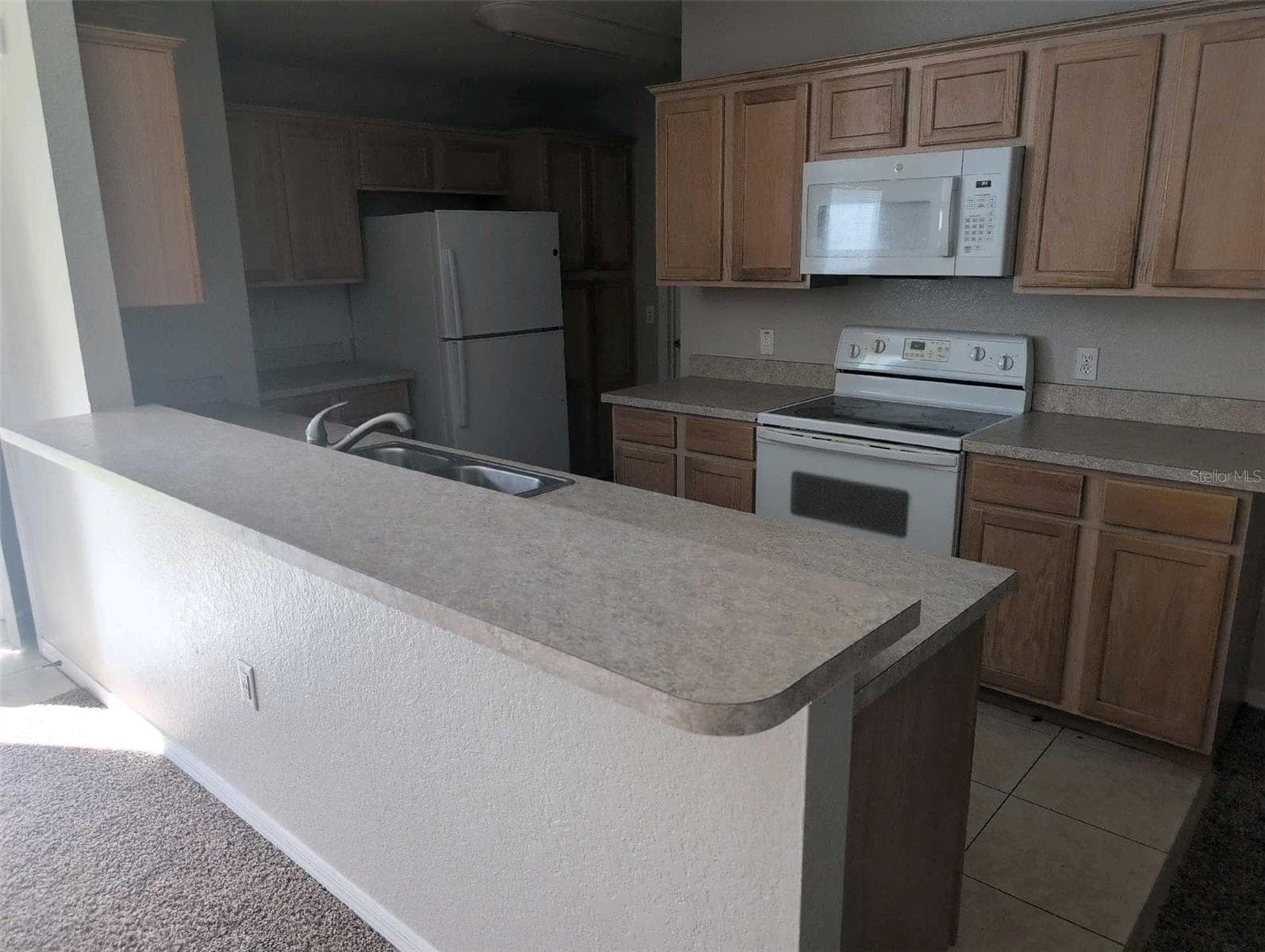 Single Family Residence at 2145 SANDY HOOK, LAKELAND, photo 4 of 8