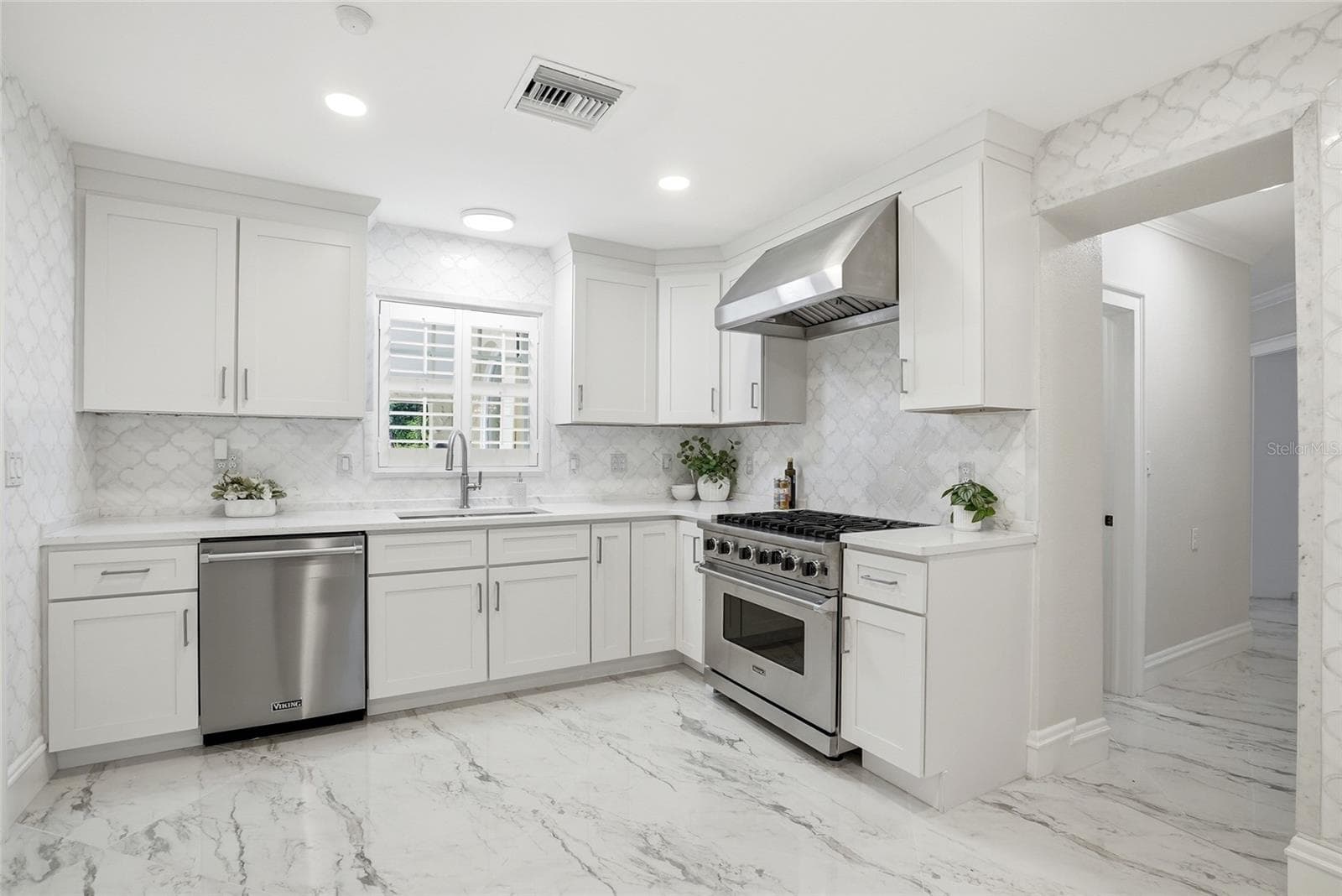 Single Family Residence at 190 BOSPHOROUS AVE, TAMPA, photo 20 of 84