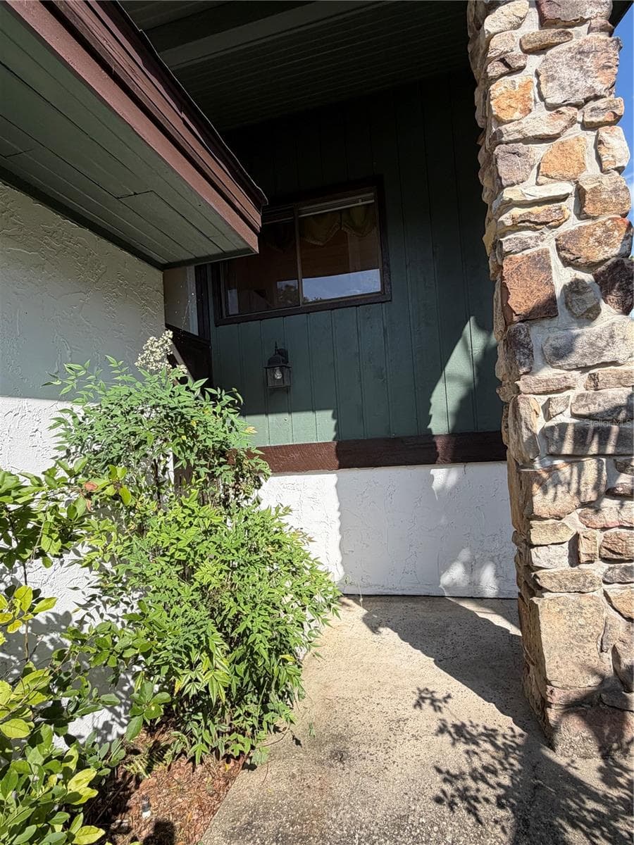 Entrance - 8 CANTERBURY DR, HAINES CITY