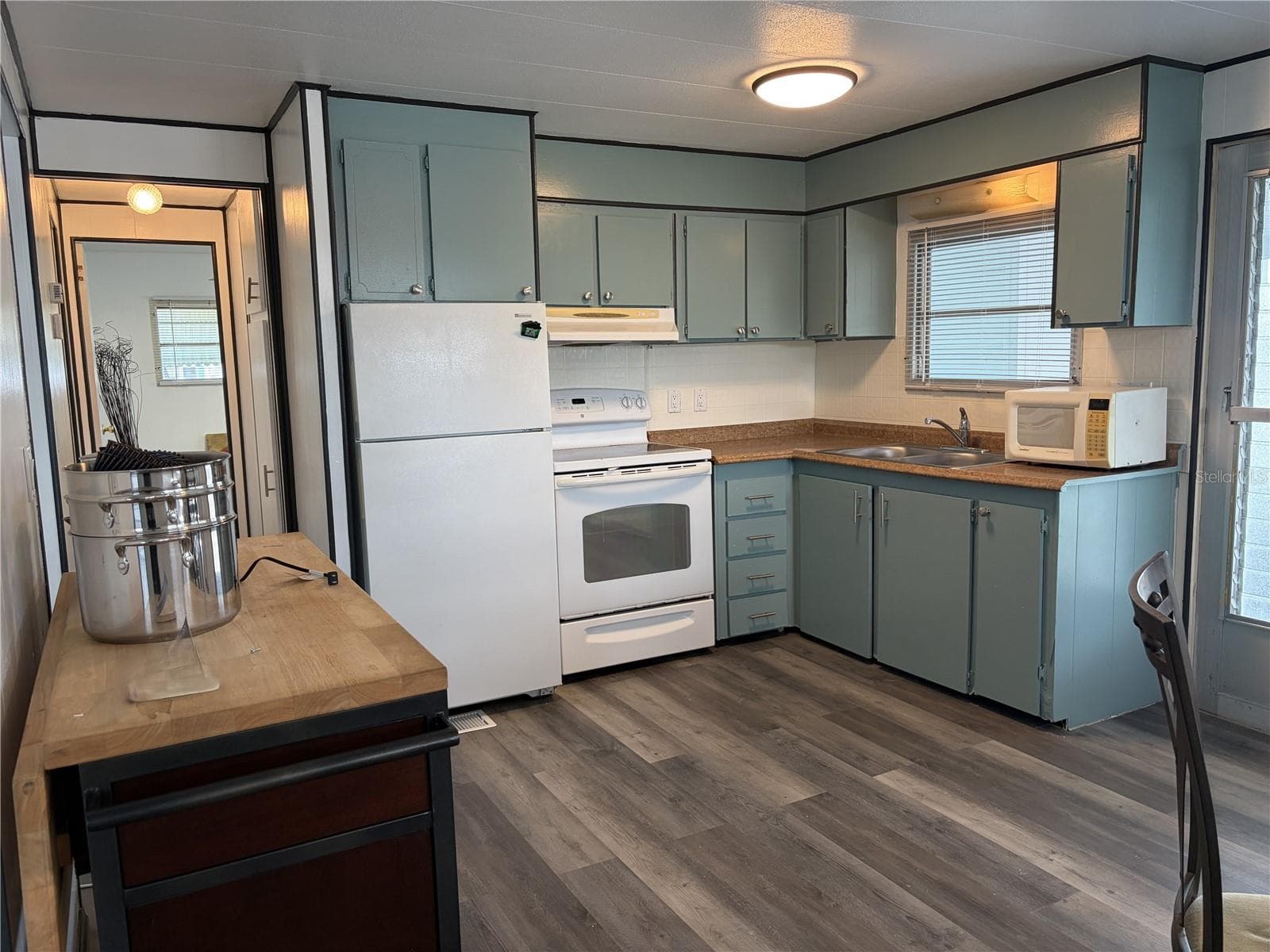 Mobile Home at 5221 BEECHMONT AVE, SARASOTA, photo 9 of 74