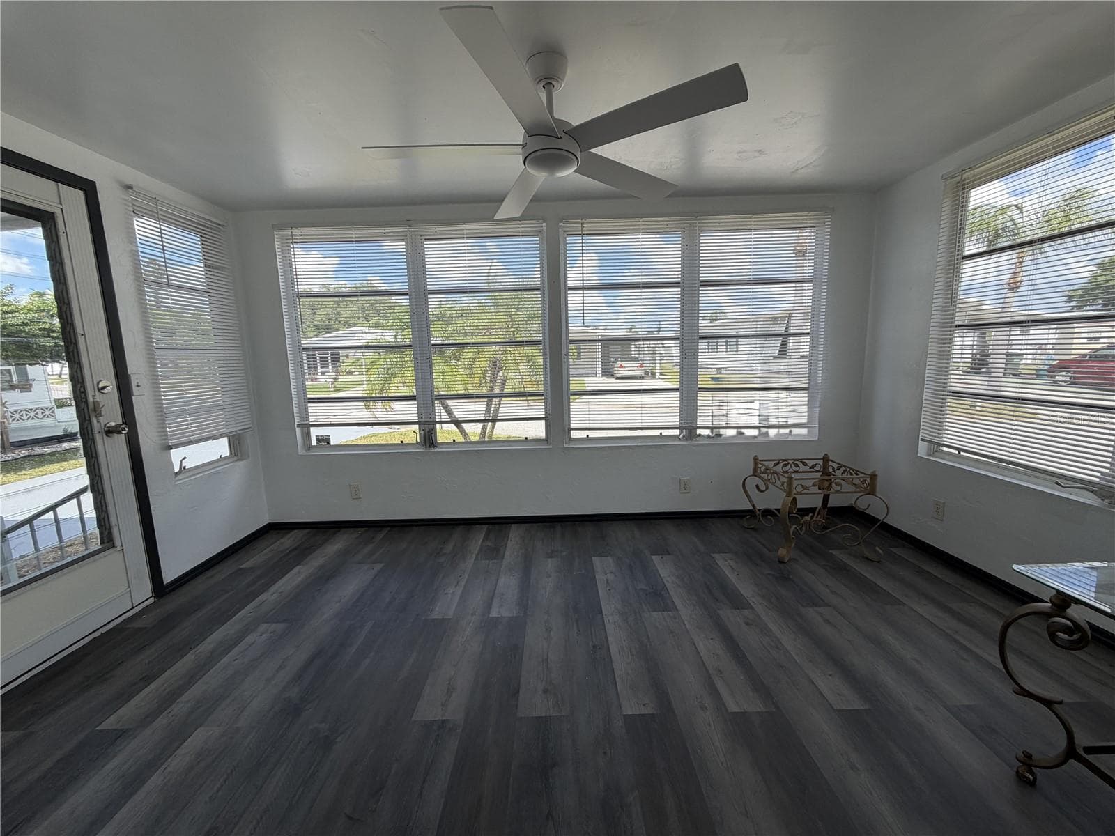 Mobile Home at 5221 BEECHMONT AVE, SARASOTA, photo 14 of 74