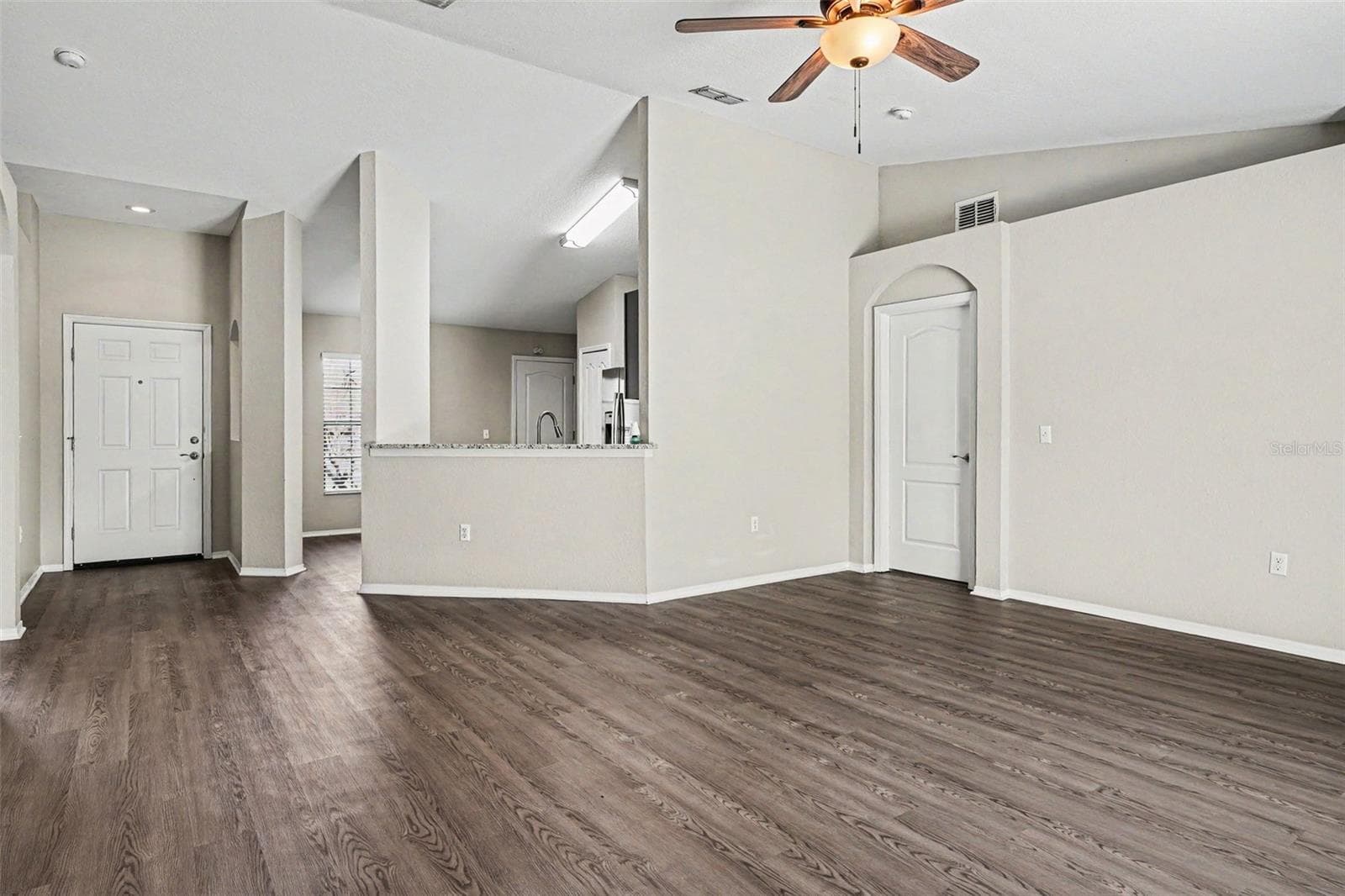 Single Family Residence at 8187 WOODVINE CIR, LAKELAND, photo 3 of 16