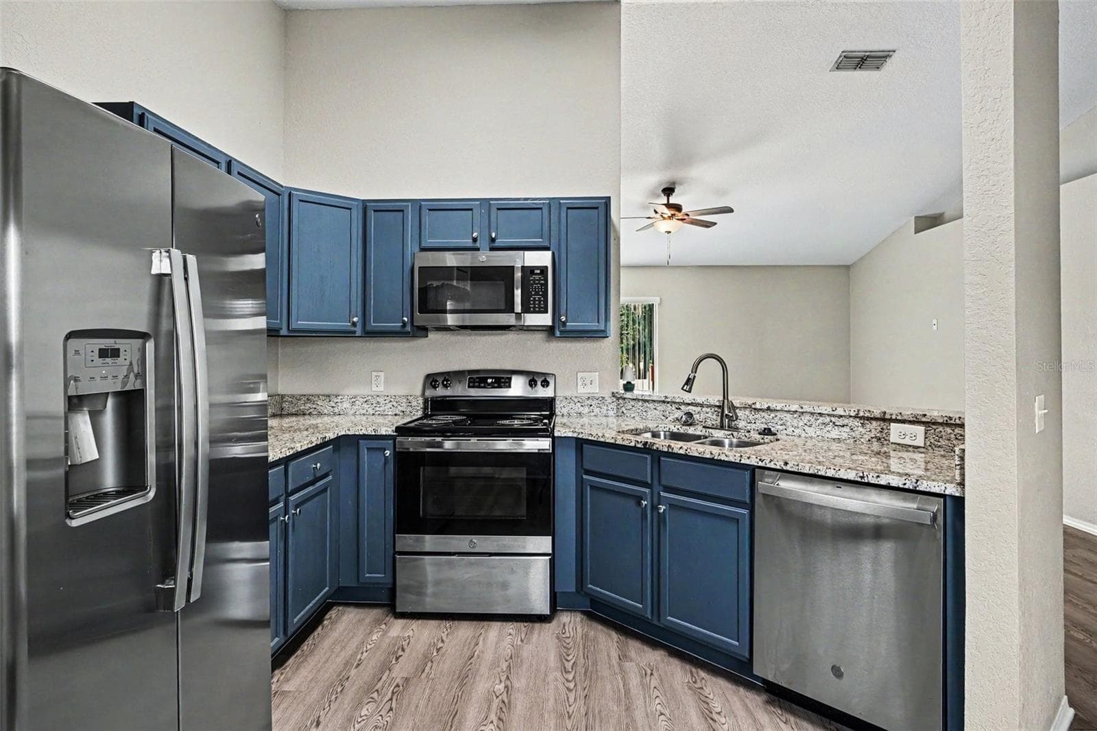 Single Family Residence at 8187 WOODVINE CIR, LAKELAND, photo 5 of 16