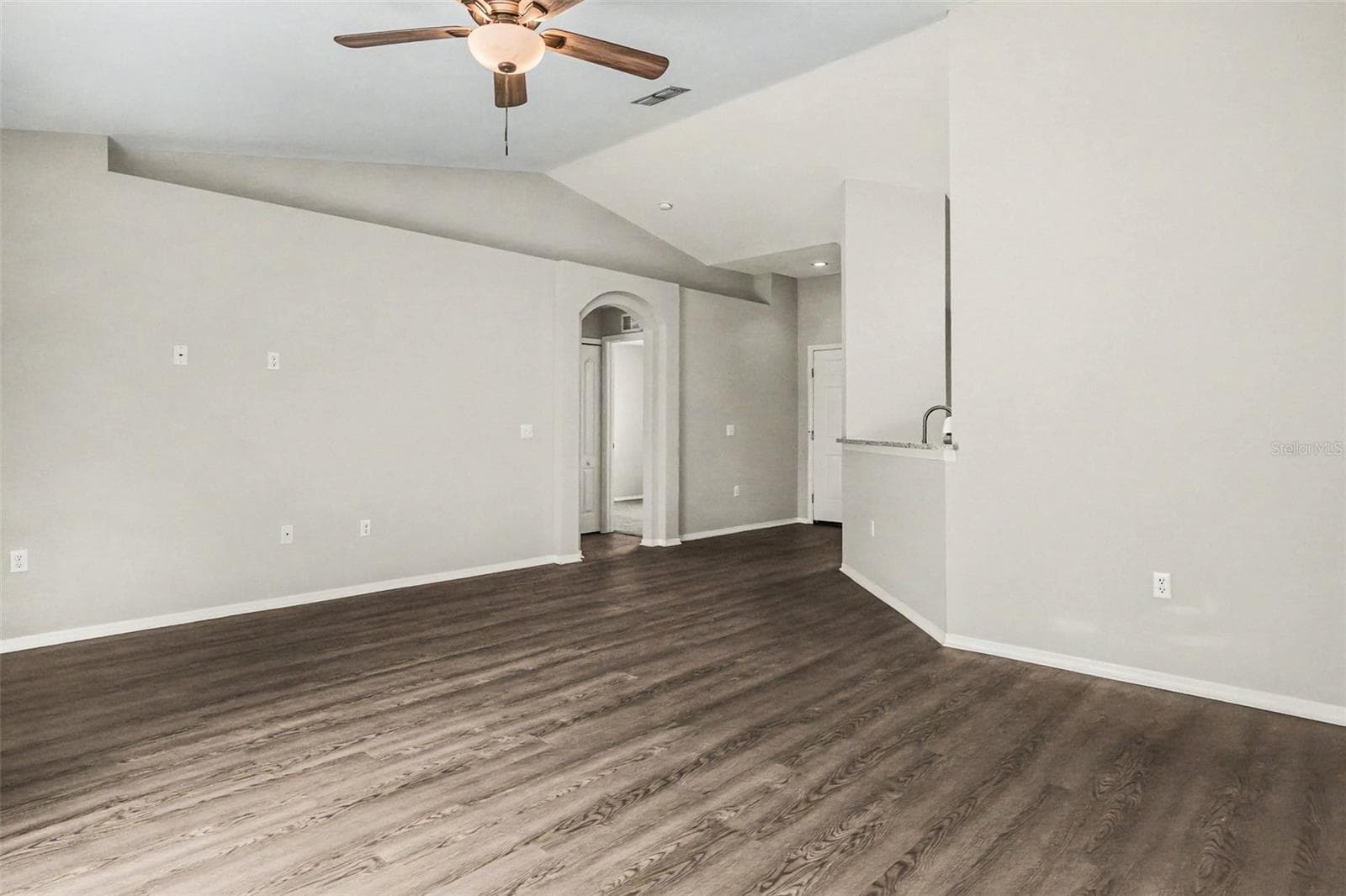 Single Family Residence at 8187 WOODVINE CIR, LAKELAND, photo 7 of 16