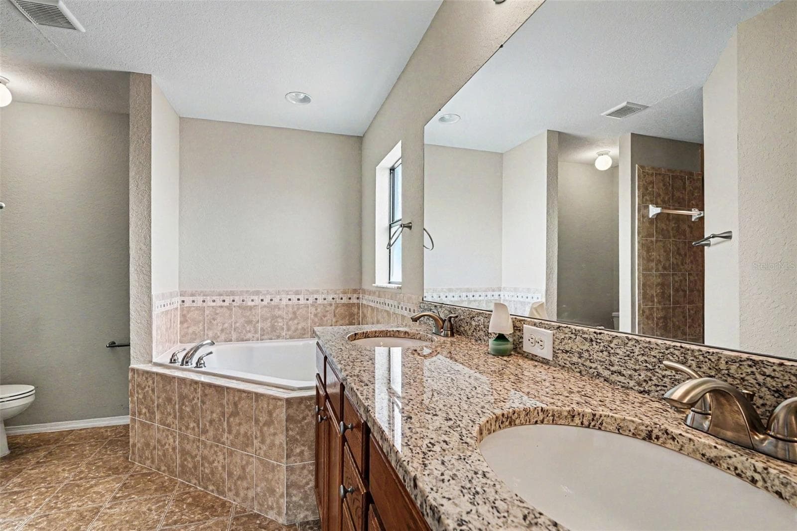 Single Family Residence at 8187 WOODVINE CIR, LAKELAND, photo 13 of 16
